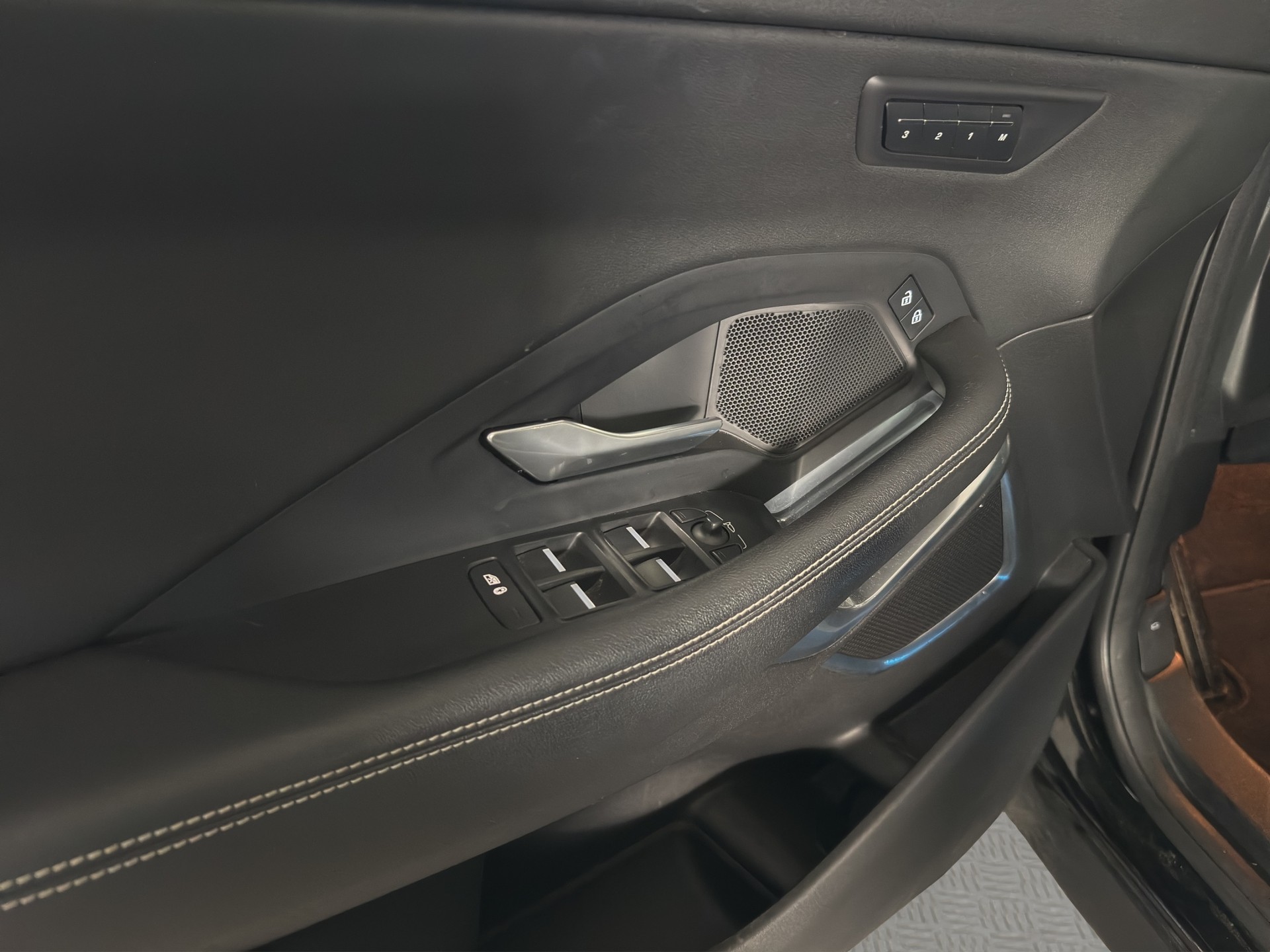 JAGUAR E-Pace 1.5 T 300e R-Dynamic S-image-13