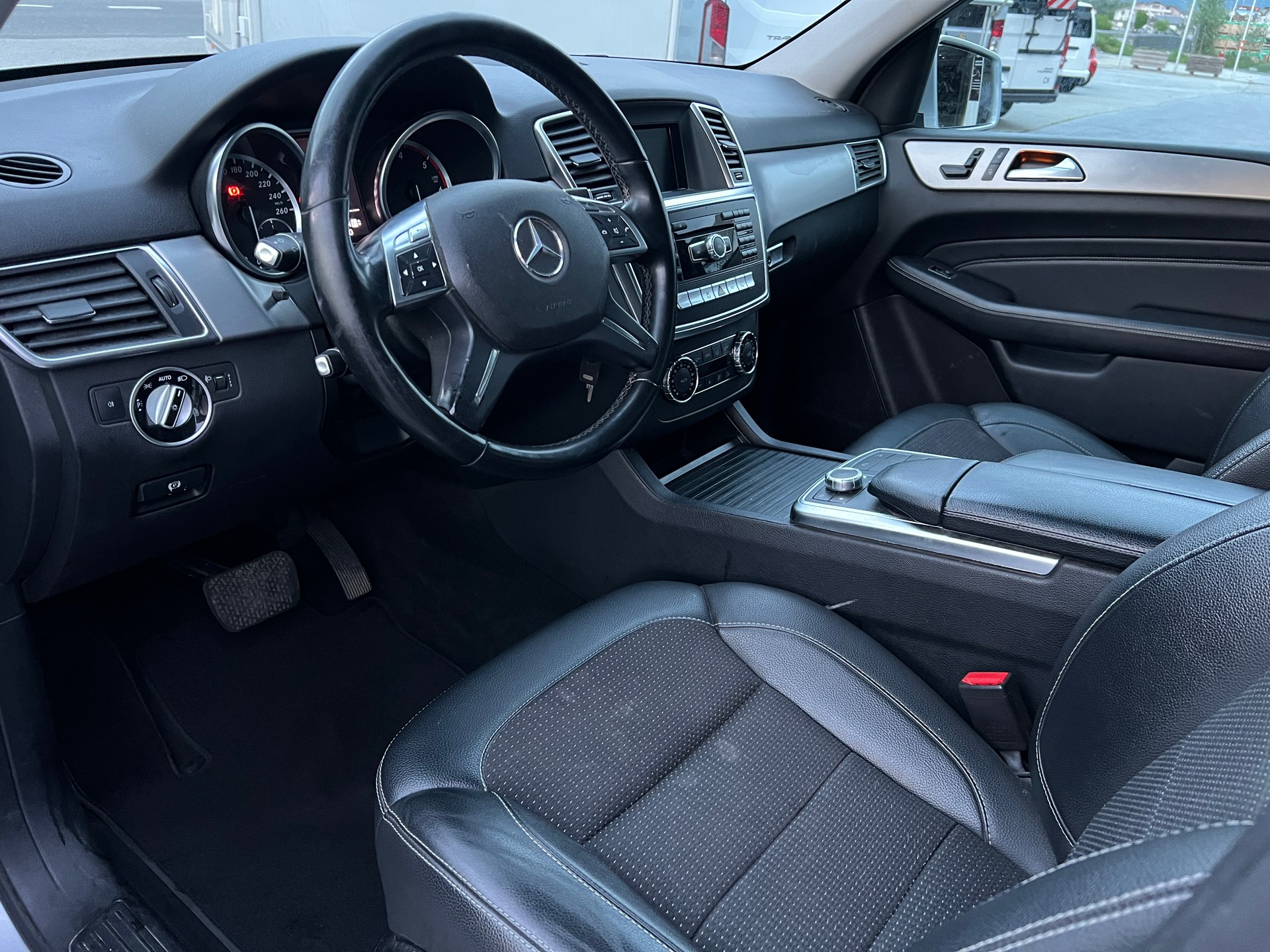 MERCEDES-BENZ ML 350 BlueTEC 4Matic 7G-Tronic-image-5