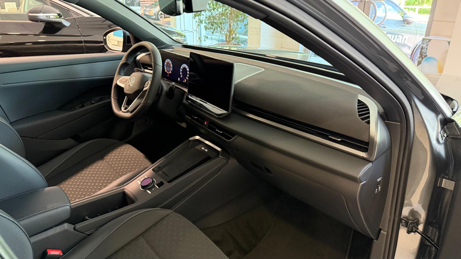 VW T-Roc 1.5 eTSI mHEV R-Line DSG-image-6