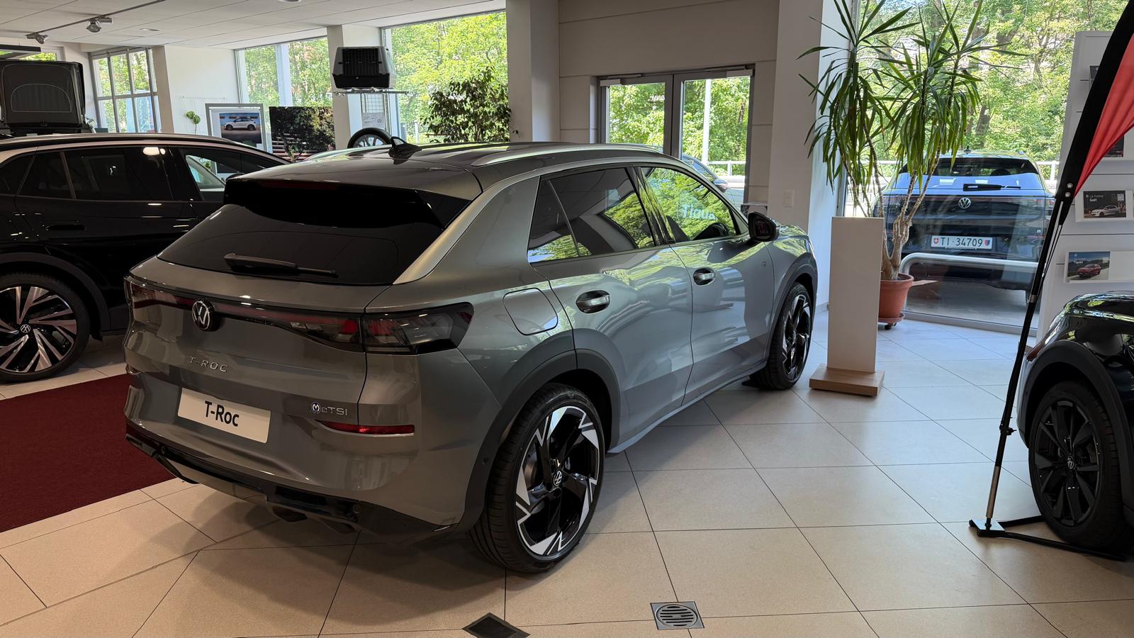 VW T-Roc 1.5 eTSI mHEV R-Line DSG-showroom-element-3