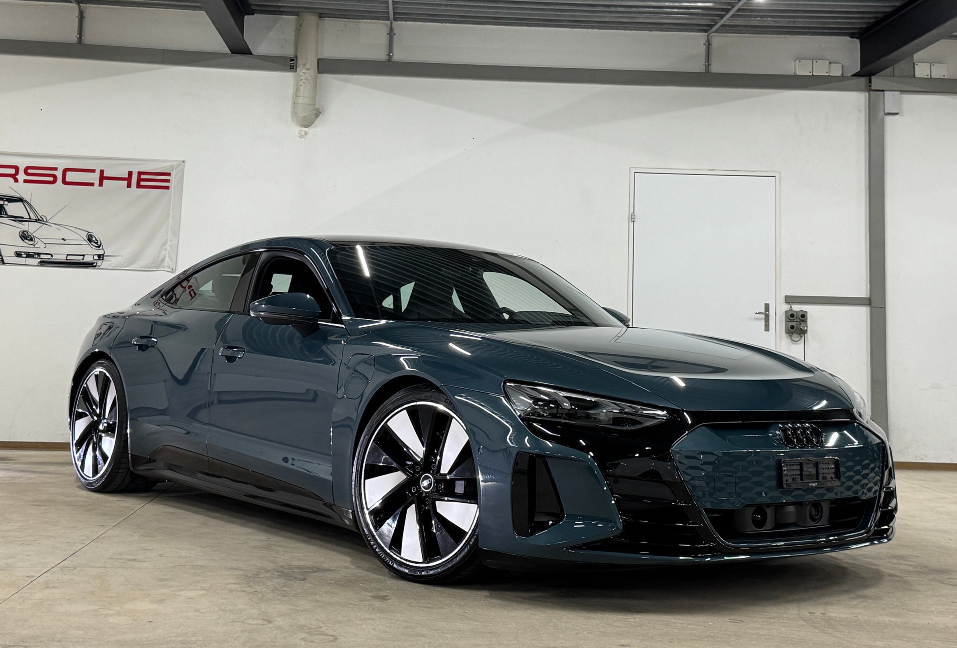 AUDI e-tron GT quattro 476PS / CH-Fahrzeug-showroom-element-2