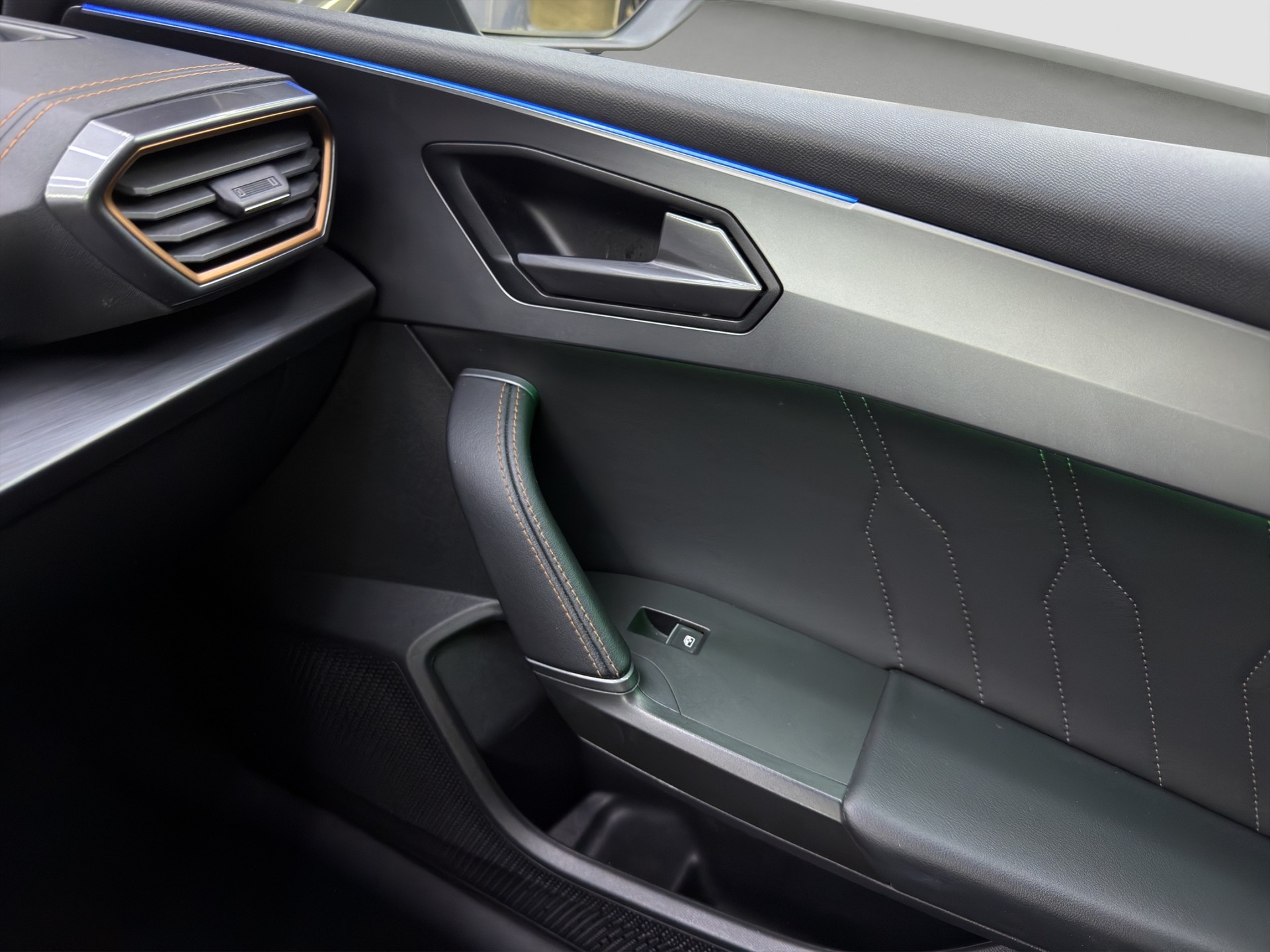 CUPRA LEON VZ CUP 2.0 TSI DSG-image-36