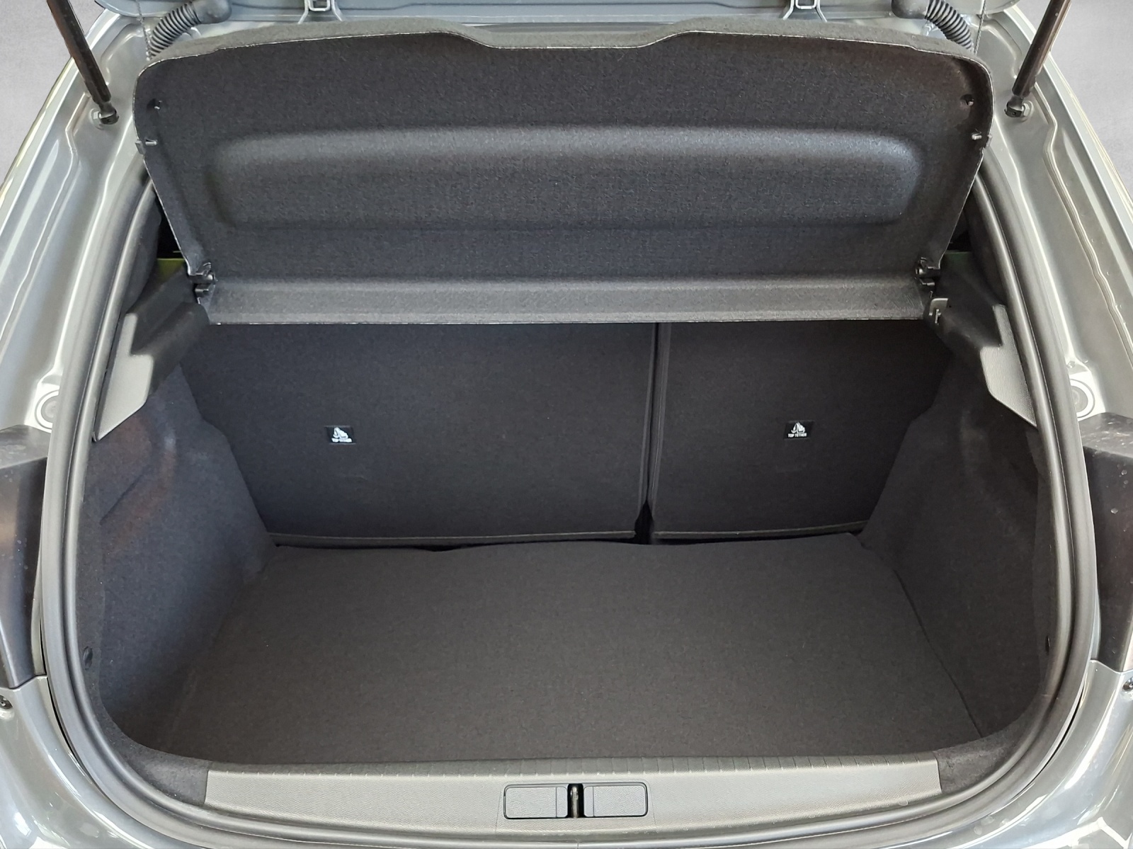 PEUGEOT 208 1.2 Hybrid 145 GT-image-14