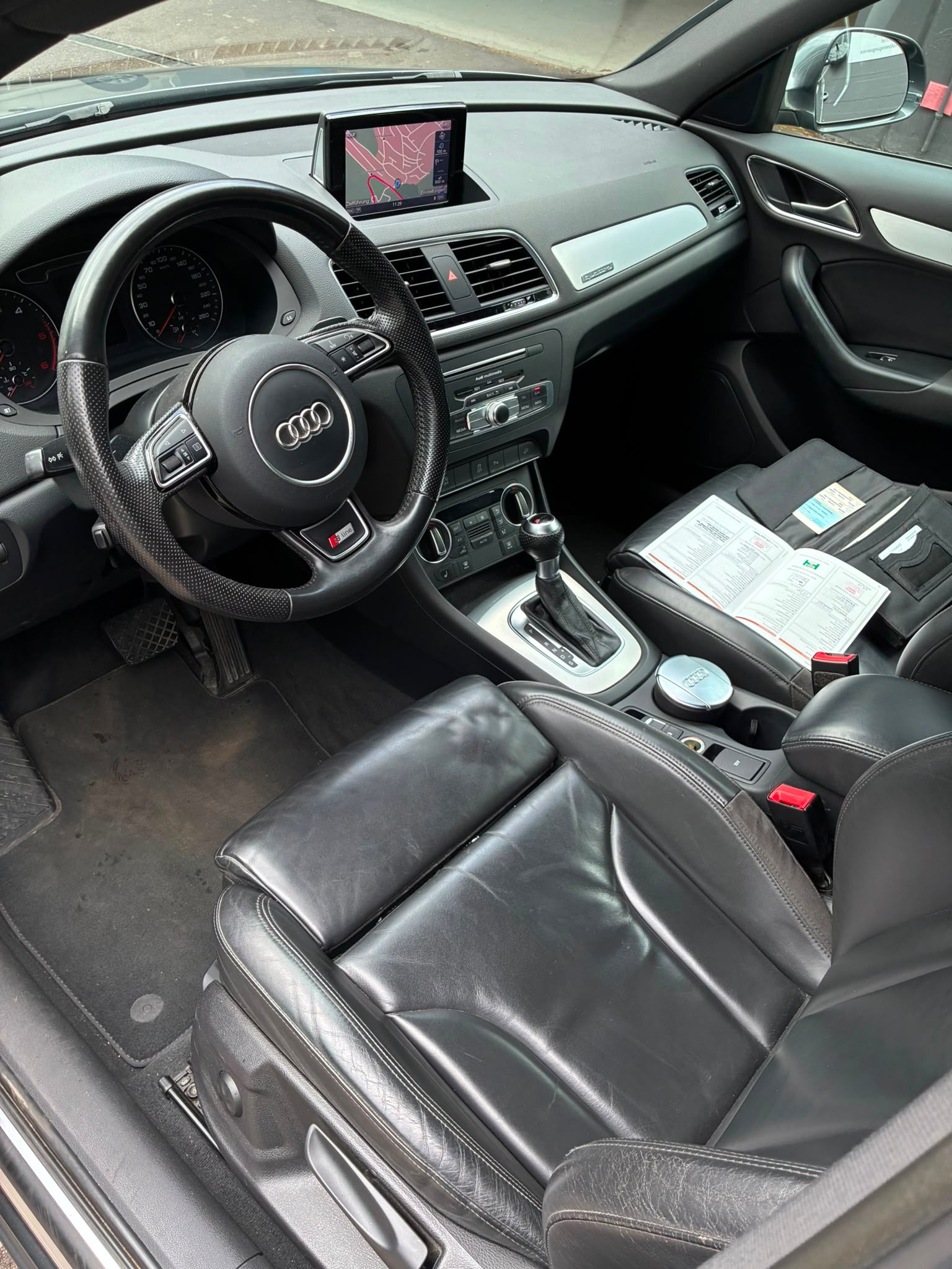 AUDI Q3 2.0 TDI sport quattro S-tronic-image-11