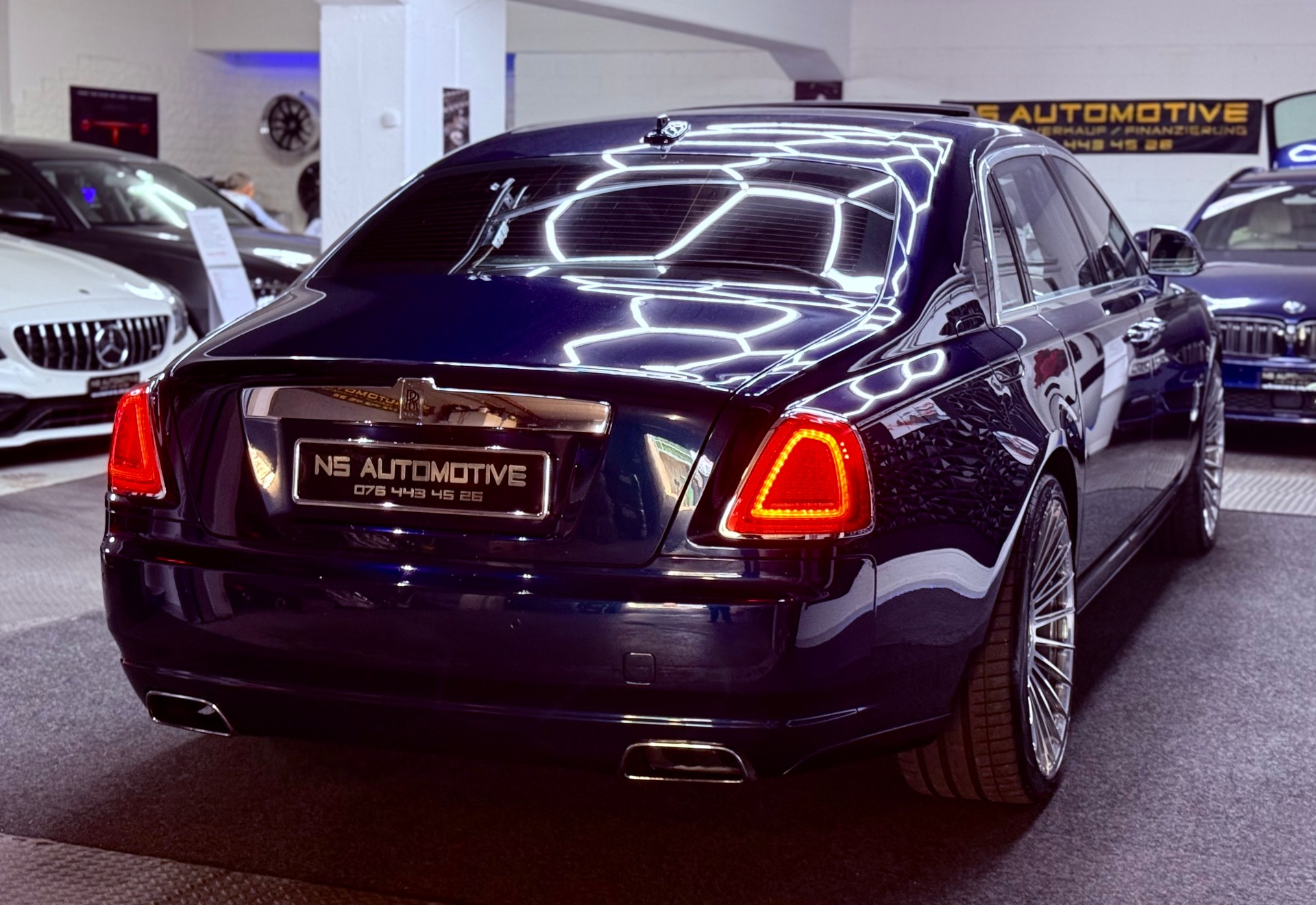 ROLLS-ROYCE Ghost 6.6 V12 EWB-showroom-element-3