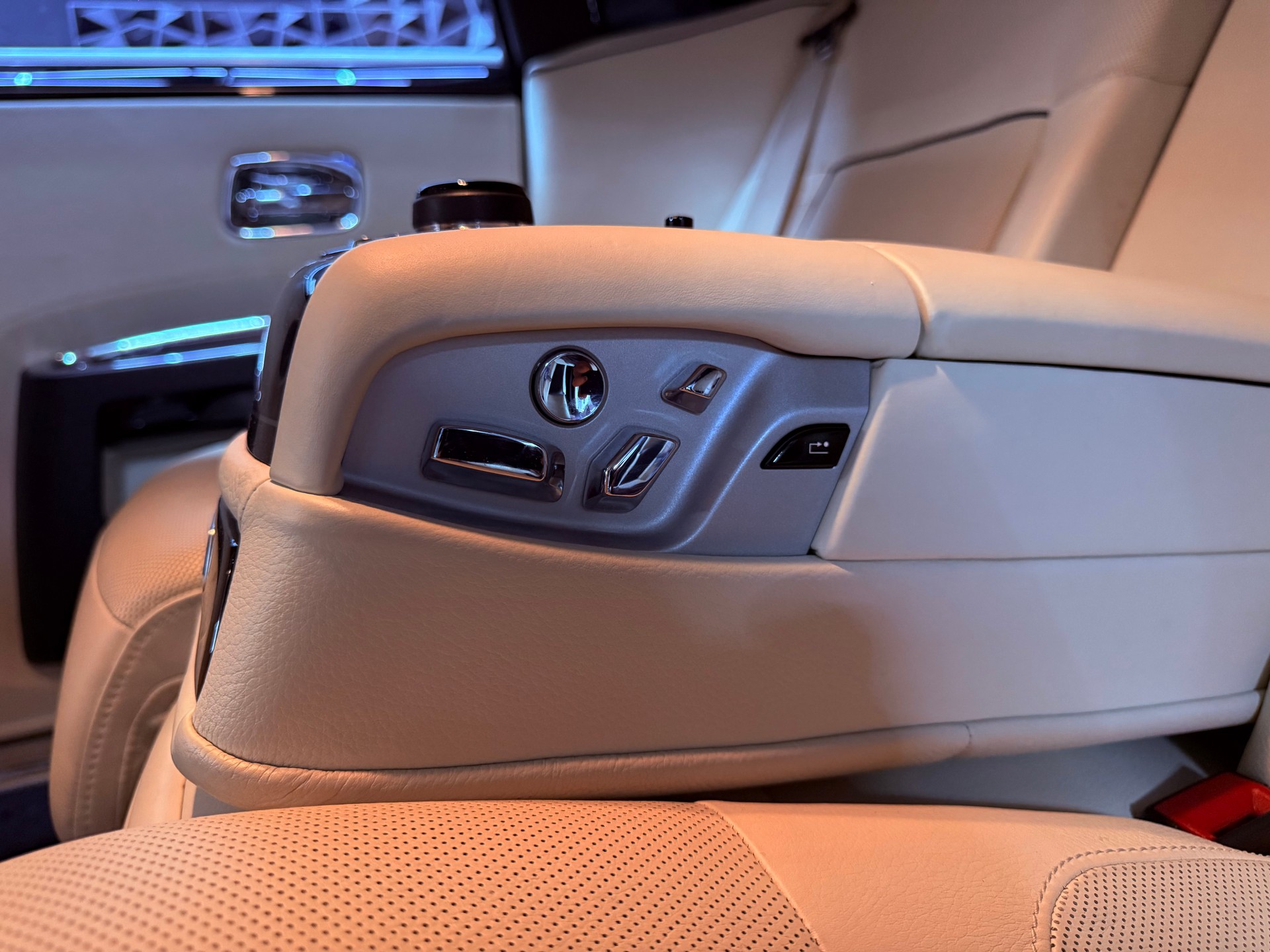 ROLLS-ROYCE Ghost 6.6 V12 EWB-image-27