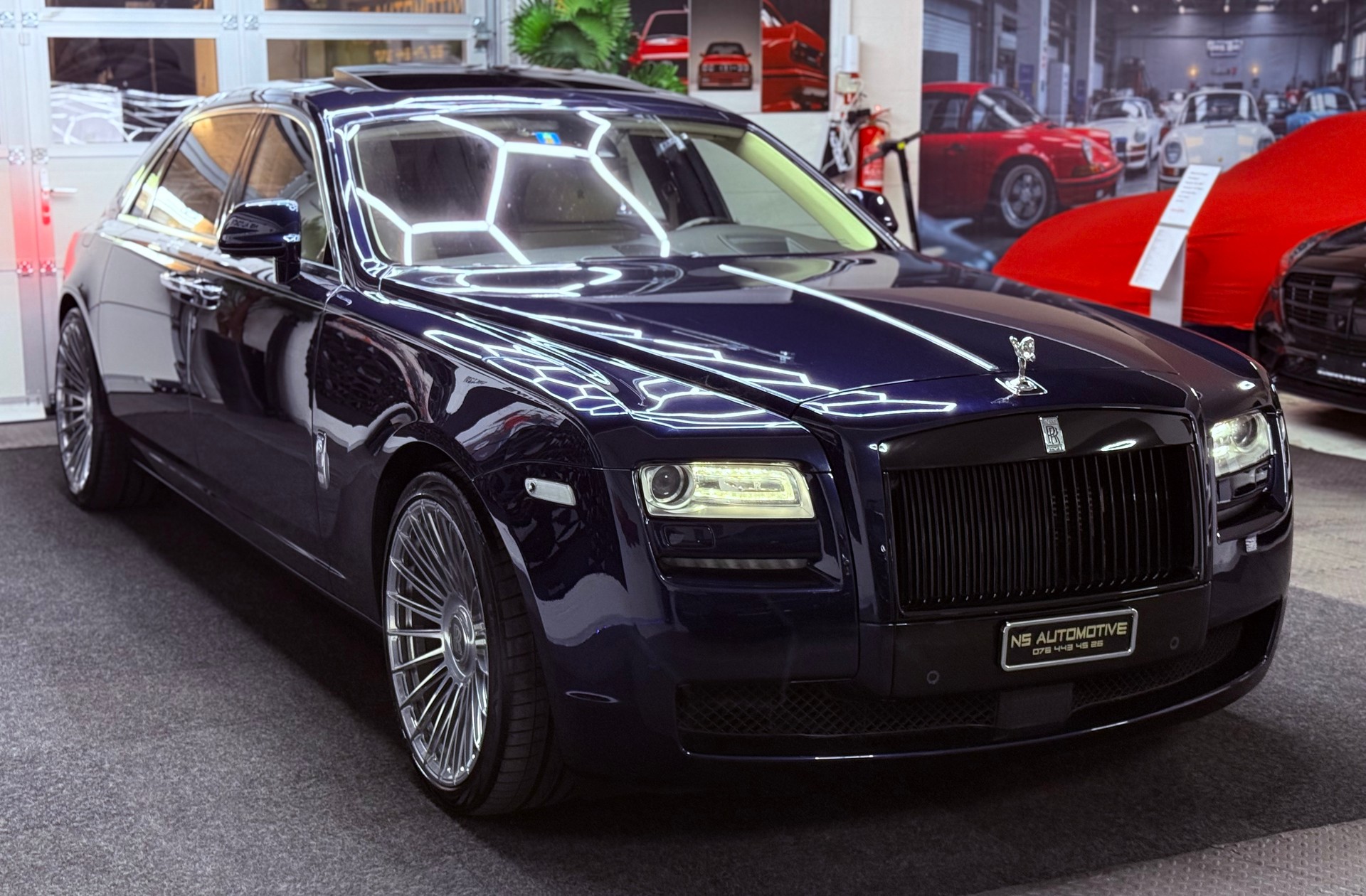 ROLLS-ROYCE Ghost 6.6 V12 EWB-showroom-element-2