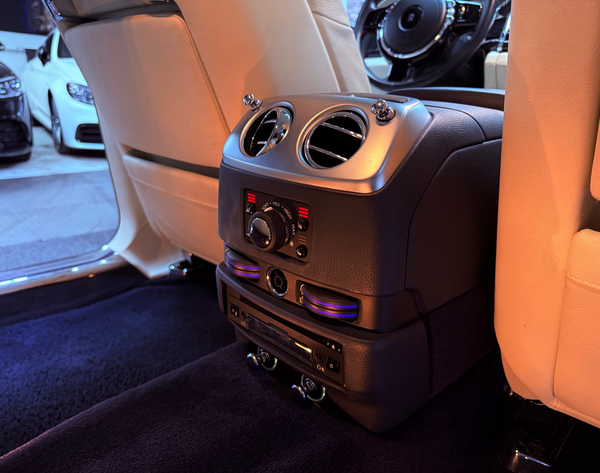 ROLLS-ROYCE Ghost 6.6 V12 EWB-image-23