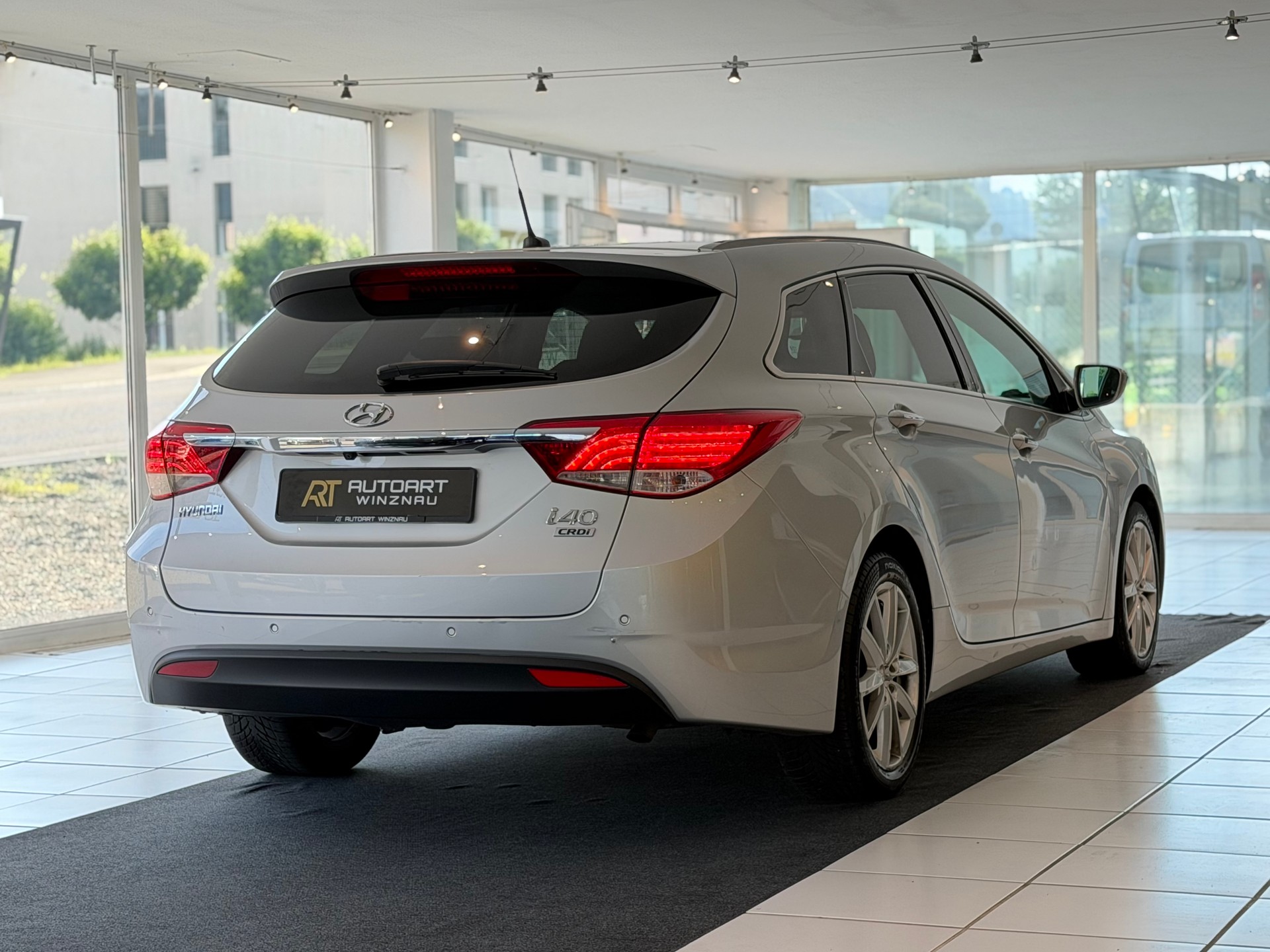 HYUNDAI i40 Wagon 1.7 CRDI Premium Automatic **Frisch ab MFK & Service**-image-6