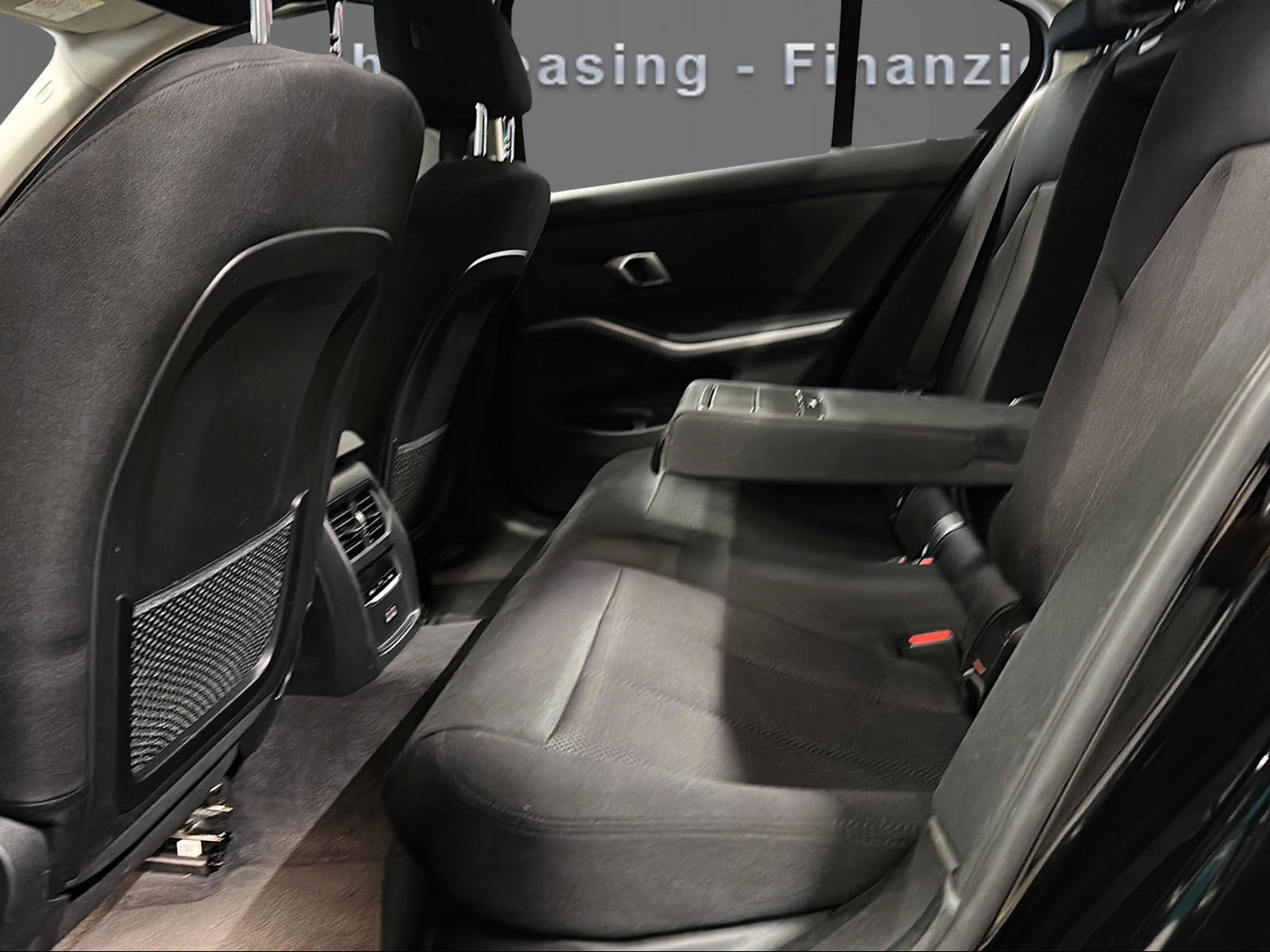 BMW 320i xDrive Steptronic Facelift-image-11
