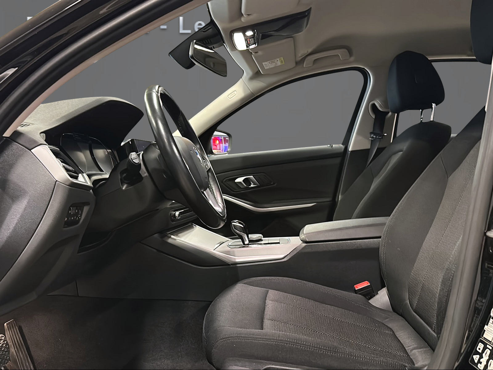 BMW 320i xDrive Steptronic Facelift-image-9