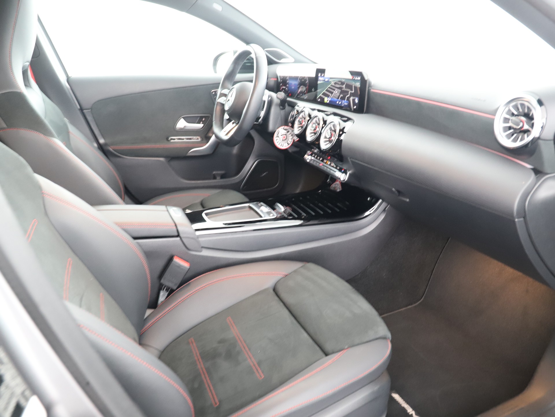 MERCEDES-BENZ A AMG 35 4Matic 8G-DCT-image-9