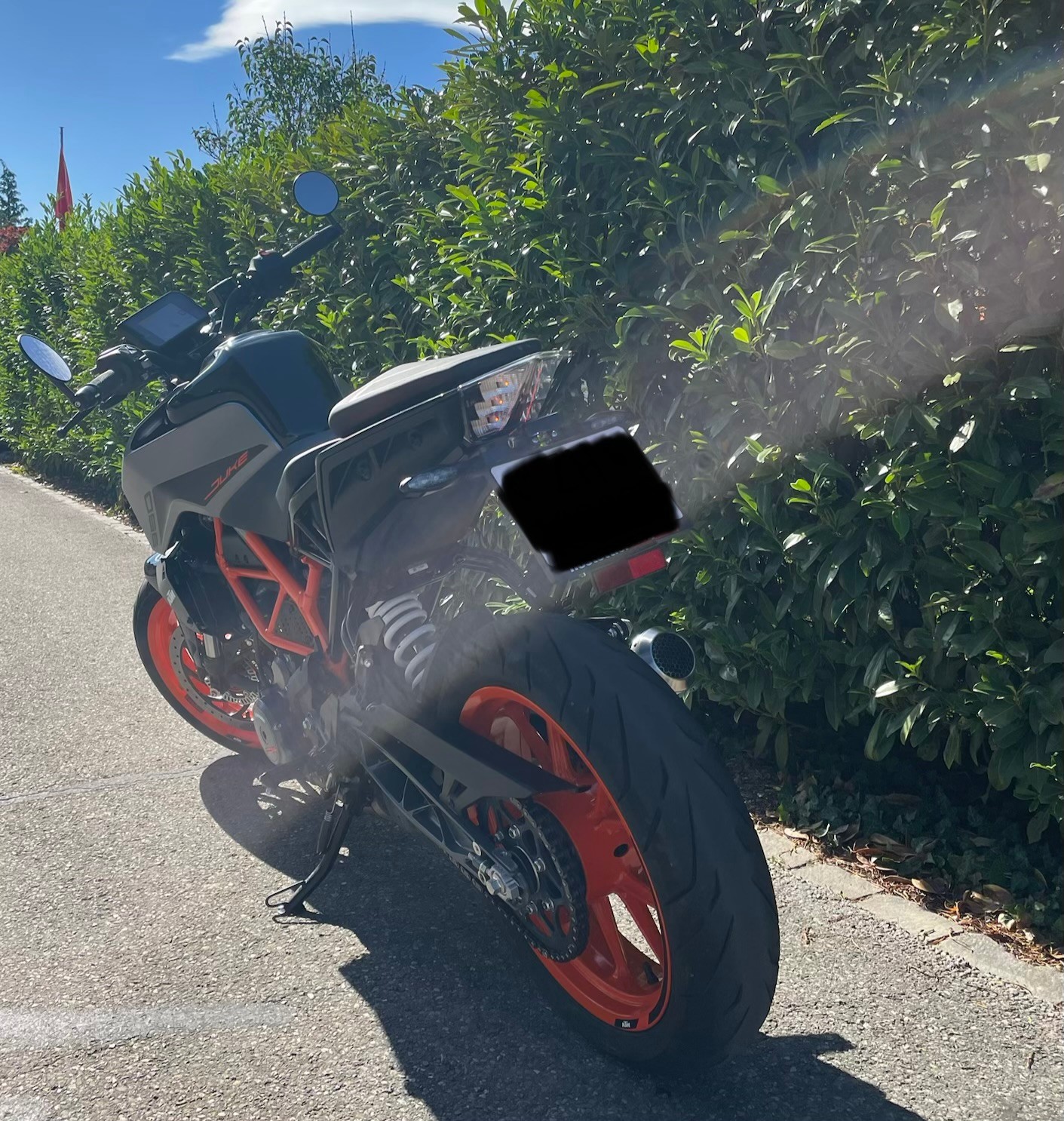 KTM 390 Duke-image-2