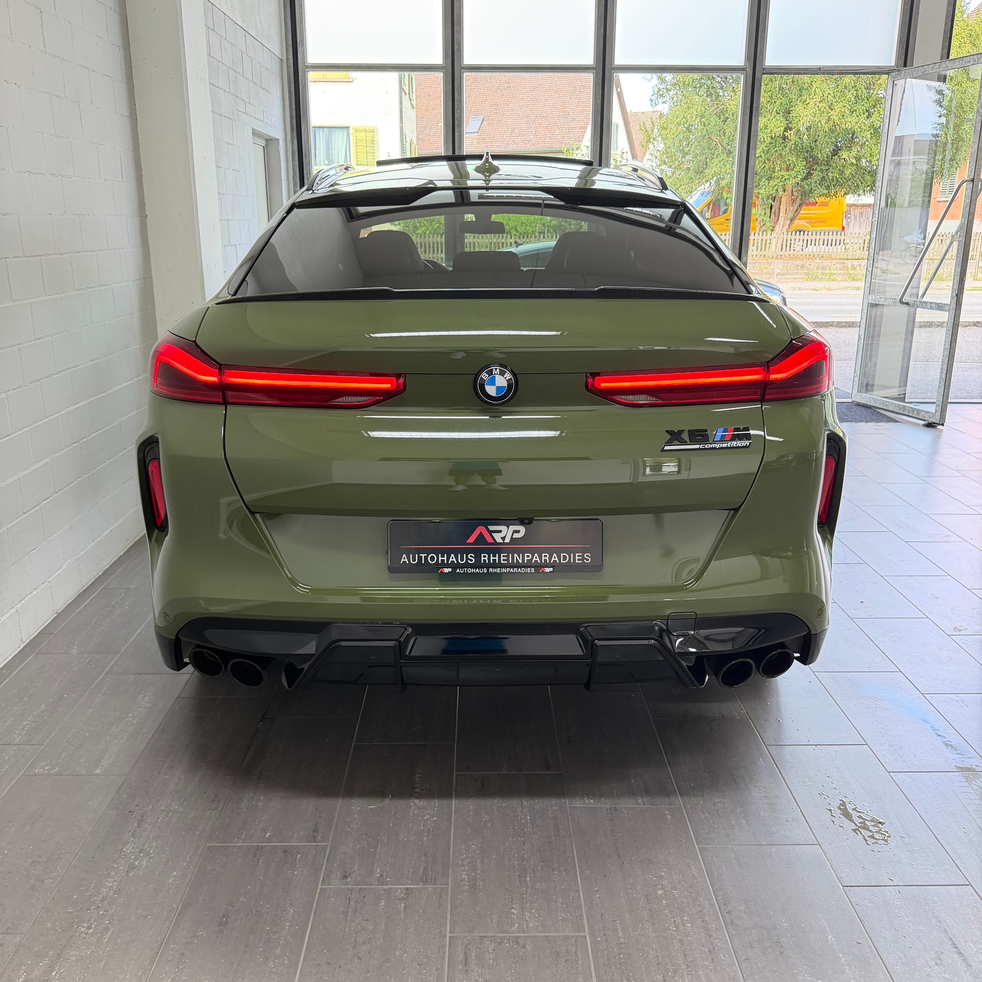 BMW X6M Steptronic M Competition URBAN GREEN * B&W *Softclose * Carbon * Skylounge * Headup * 360 * Gestik * NIGHT VISION * TV *-image-4