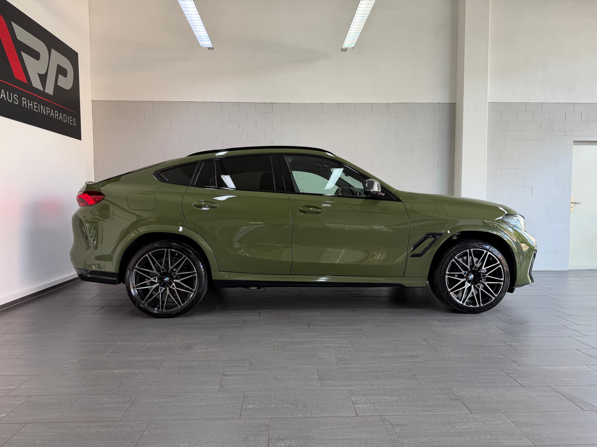 BMW X6M Steptronic M Competition URBAN GREEN * B&W *Softclose * Carbon * Skylounge * Headup * 360 * Gestik * NIGHT VISION * TV *-image-2