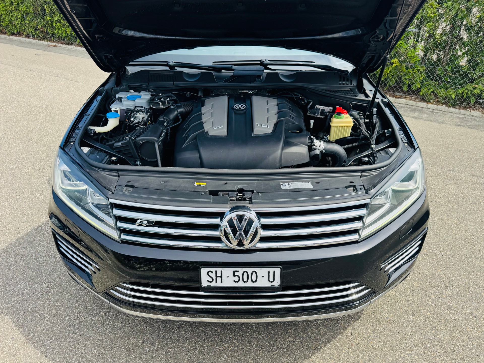 VW Touareg 3.0 TDI BMT Executive Edition Tiptronic *R-Line*-image-15