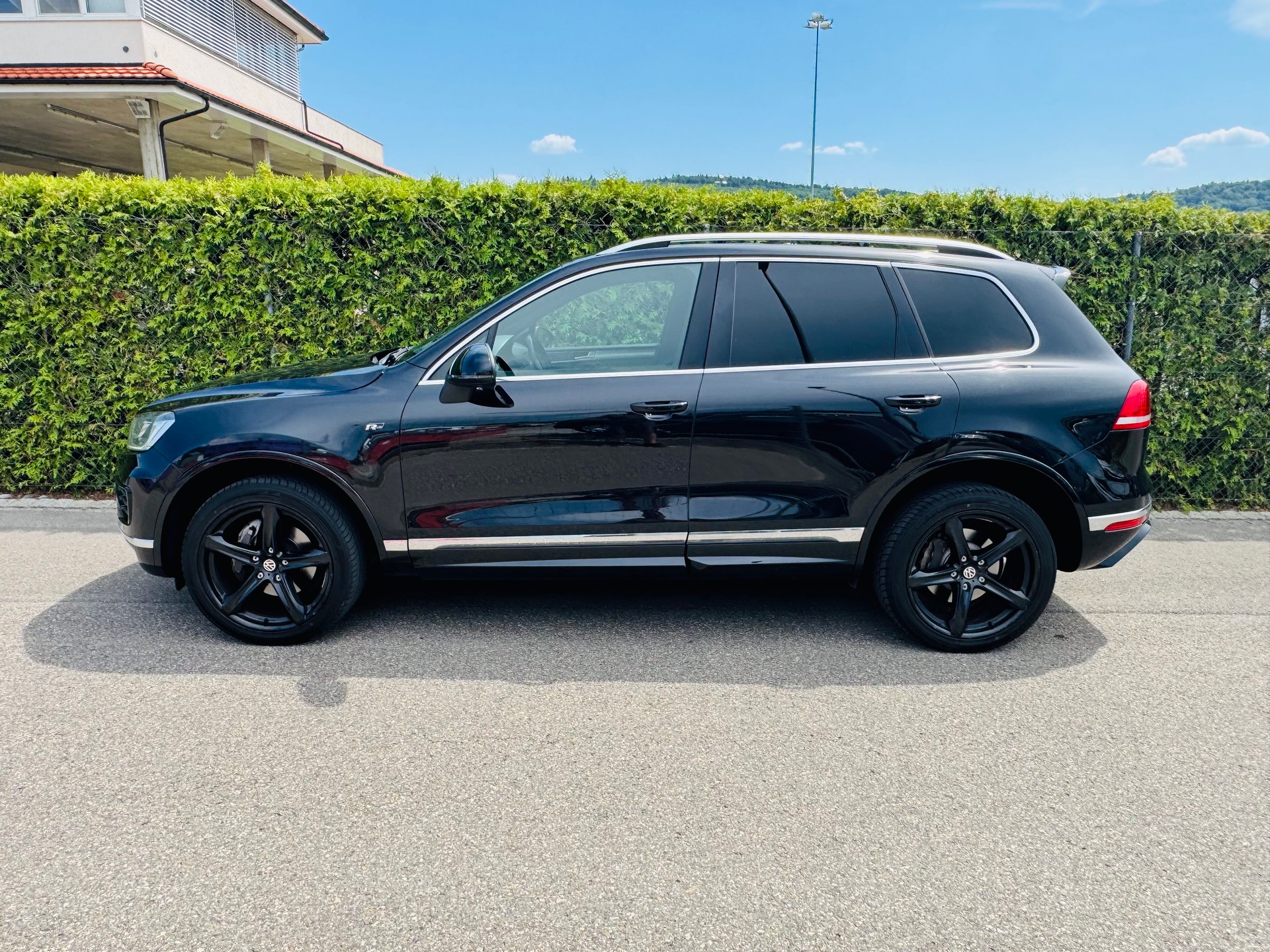 VW Touareg 3.0 TDI BMT Executive Edition Tiptronic *R-Line*-image-6