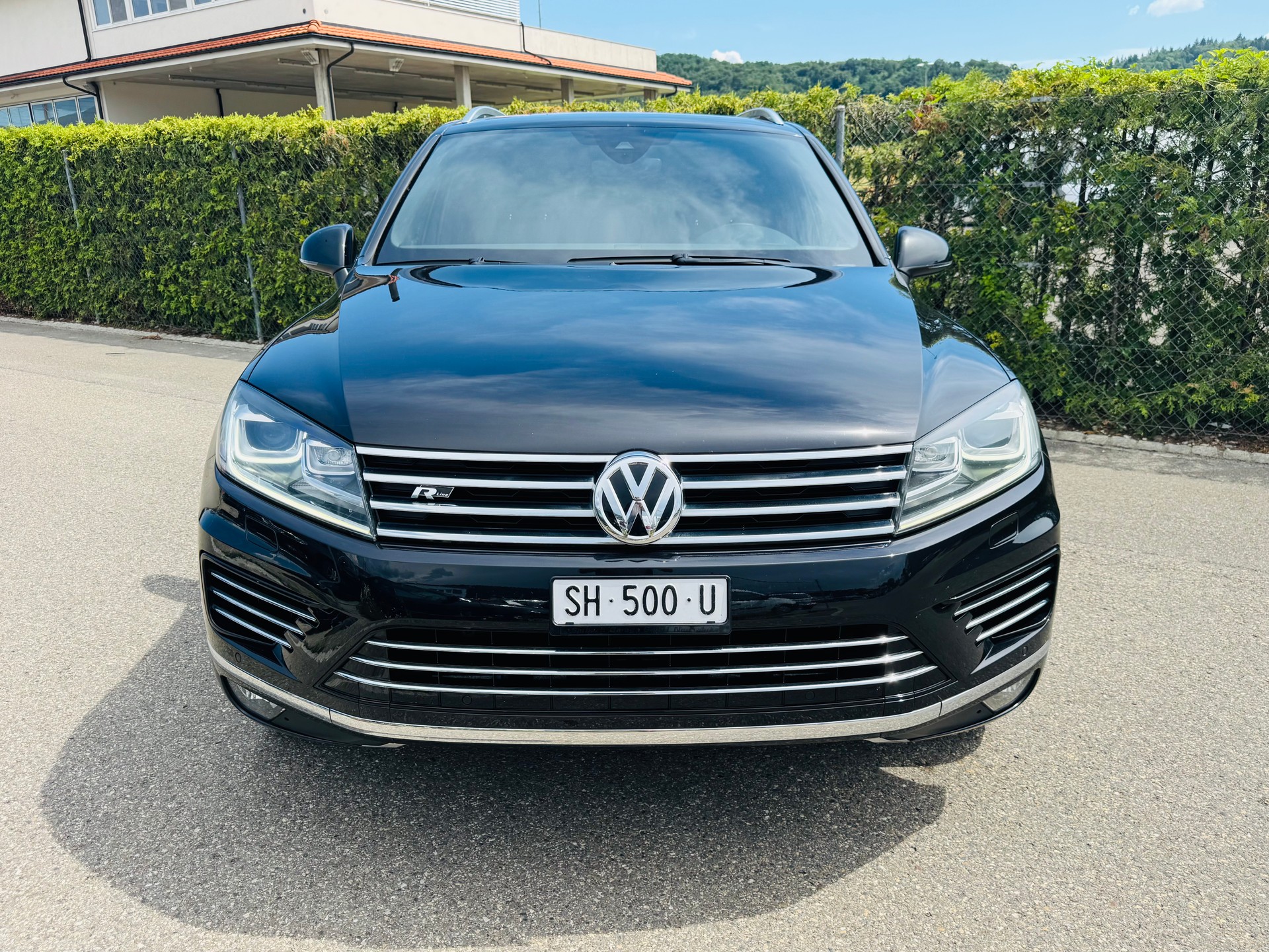 VW Touareg 3.0 TDI BMT Executive Edition Tiptronic *R-Line*-image-2