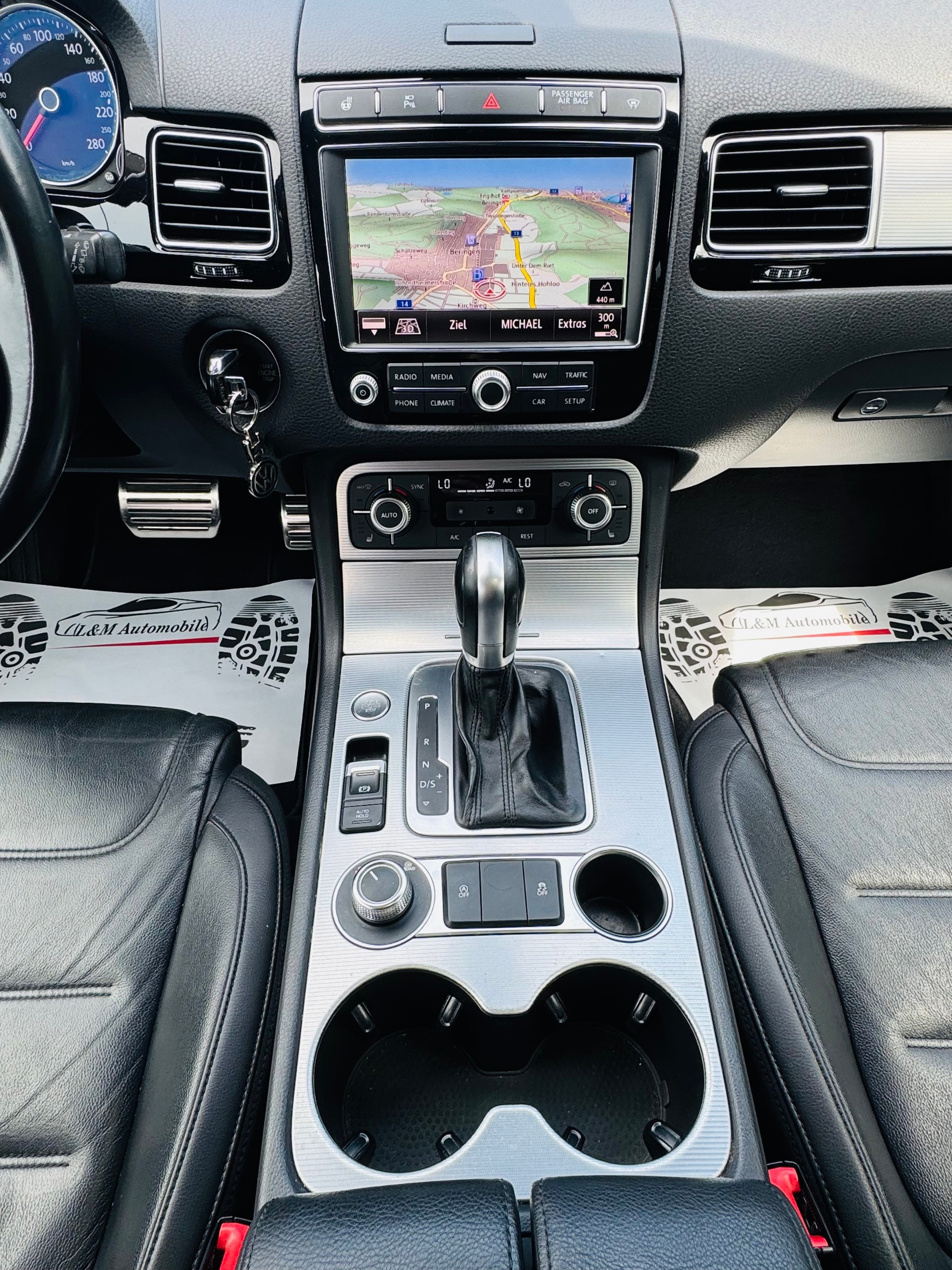 VW Touareg 3.0 TDI BMT Executive Edition Tiptronic *R-Line*-image-9