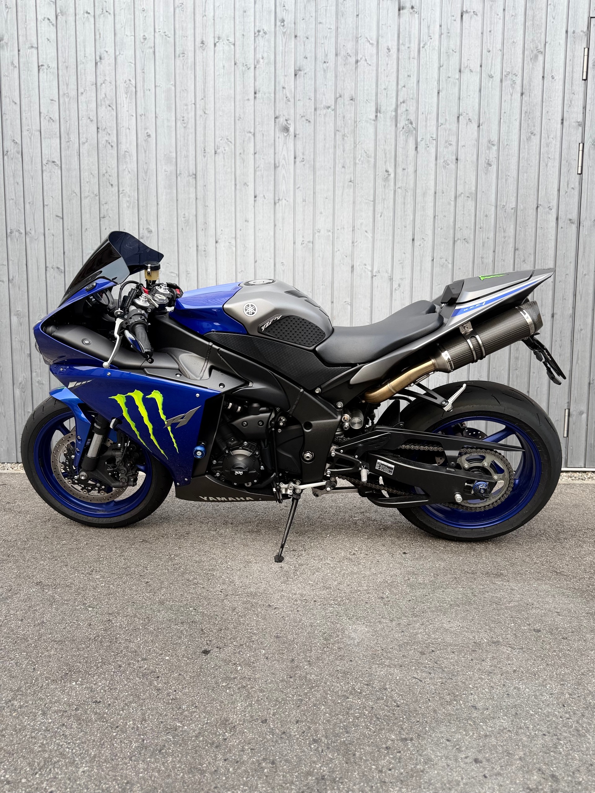 YAMAHA YZF-R1-image-3