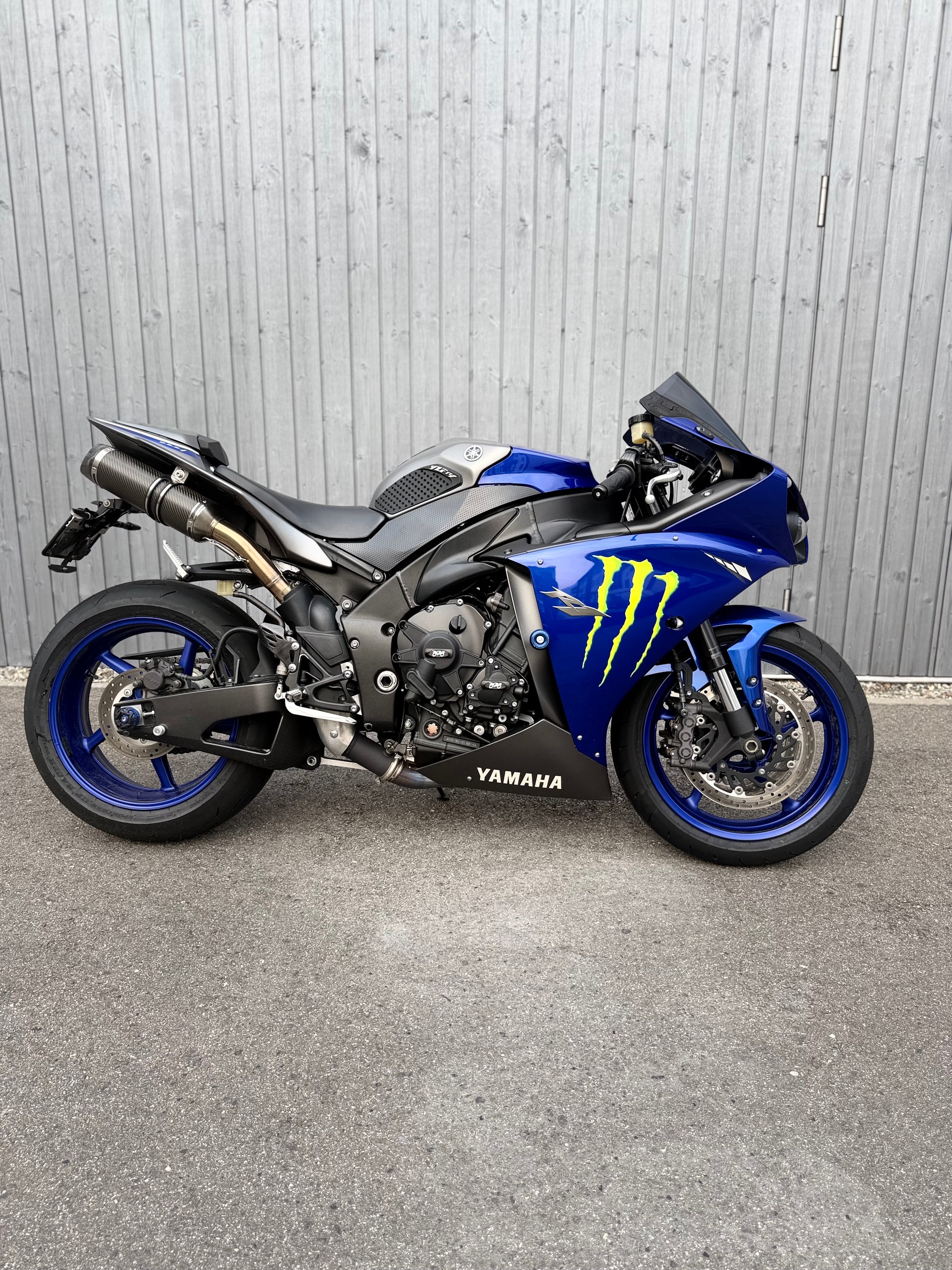 YAMAHA YZF-R1-image-0