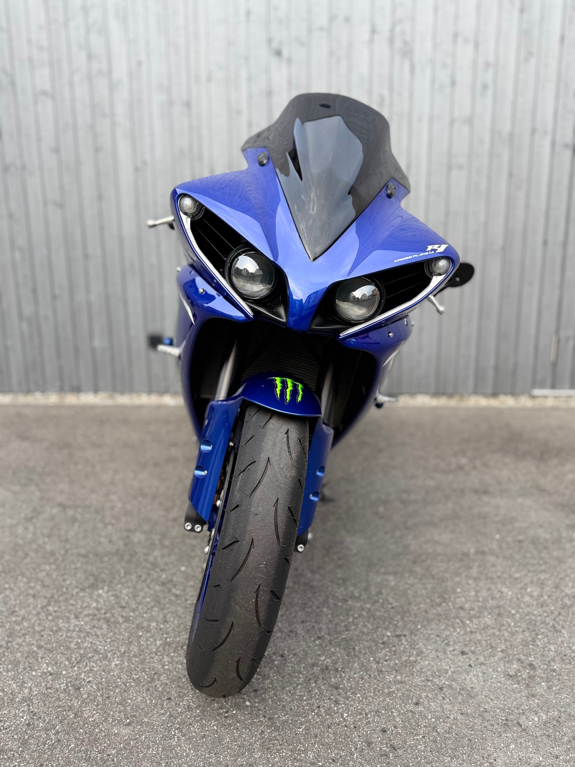 YAMAHA YZF-R1-image-2