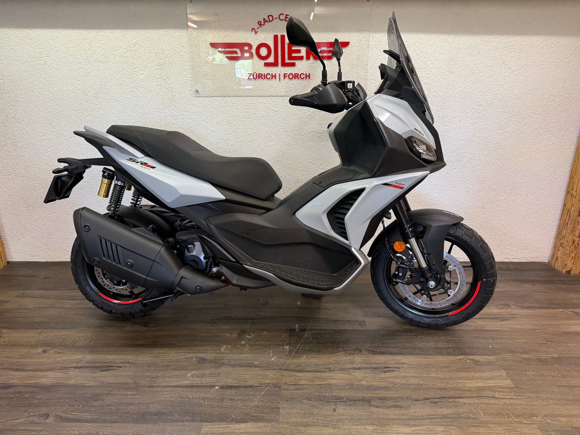 APRILIA SR GT 400-image-1