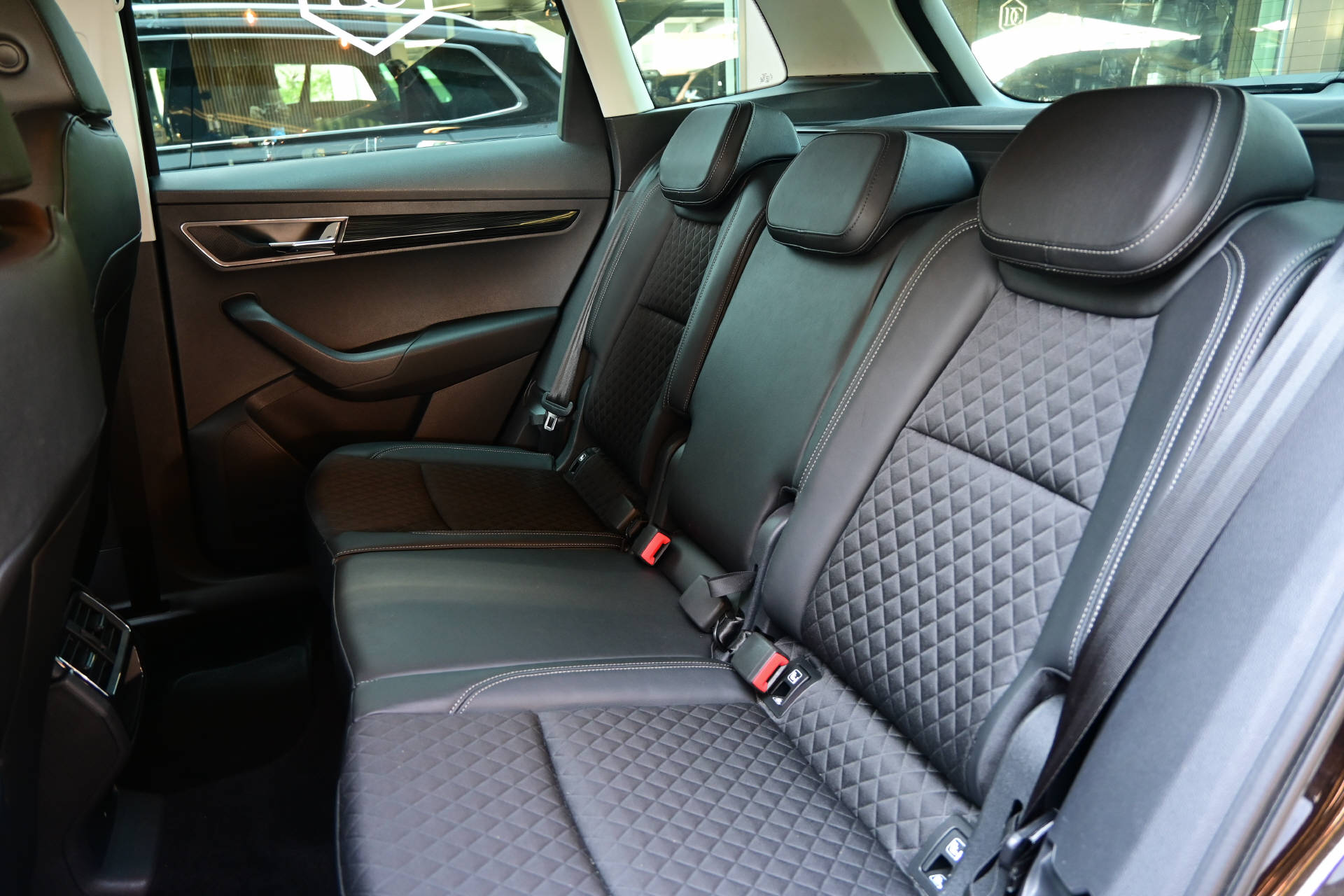 SKODA Karoq 2.0 TDI Style 4x4 DSG-image-21