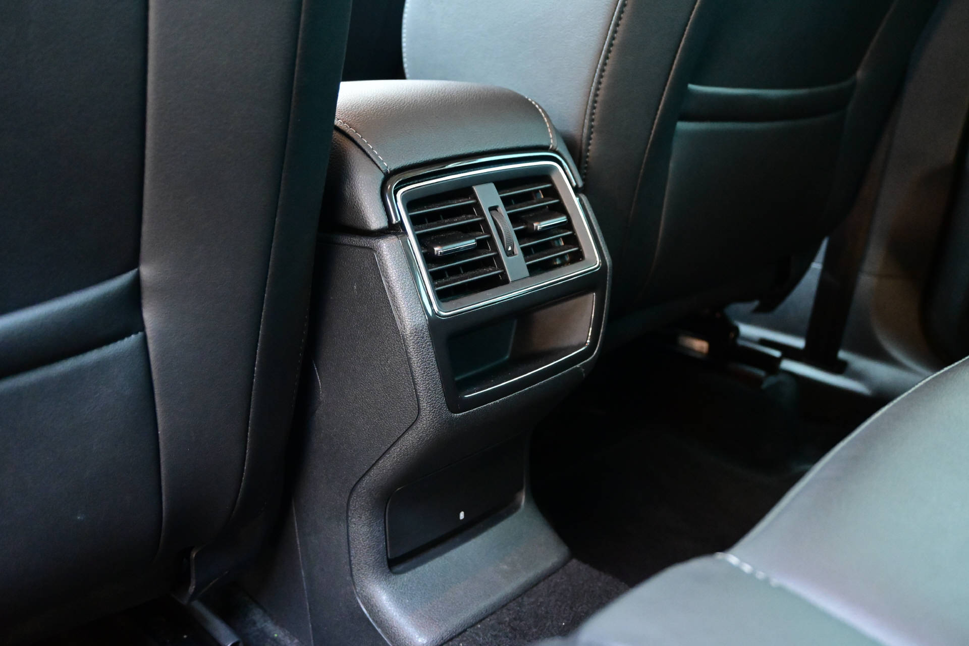 SKODA Karoq 2.0 TDI Style 4x4 DSG-image-20