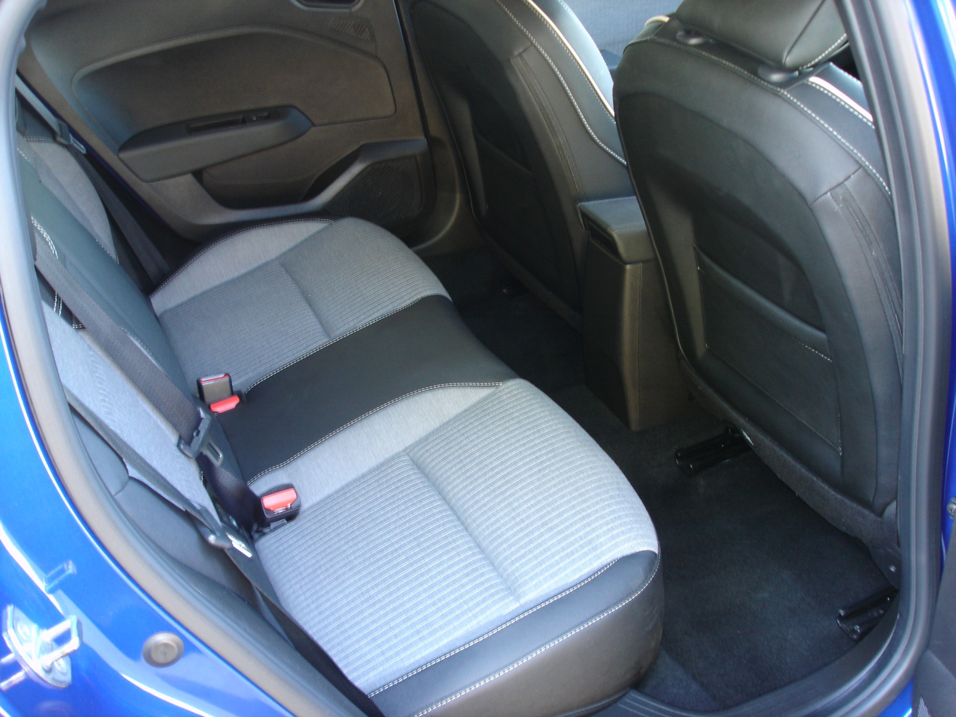 RENAULT Clio 1.0 Techno X-Tronic-image-8