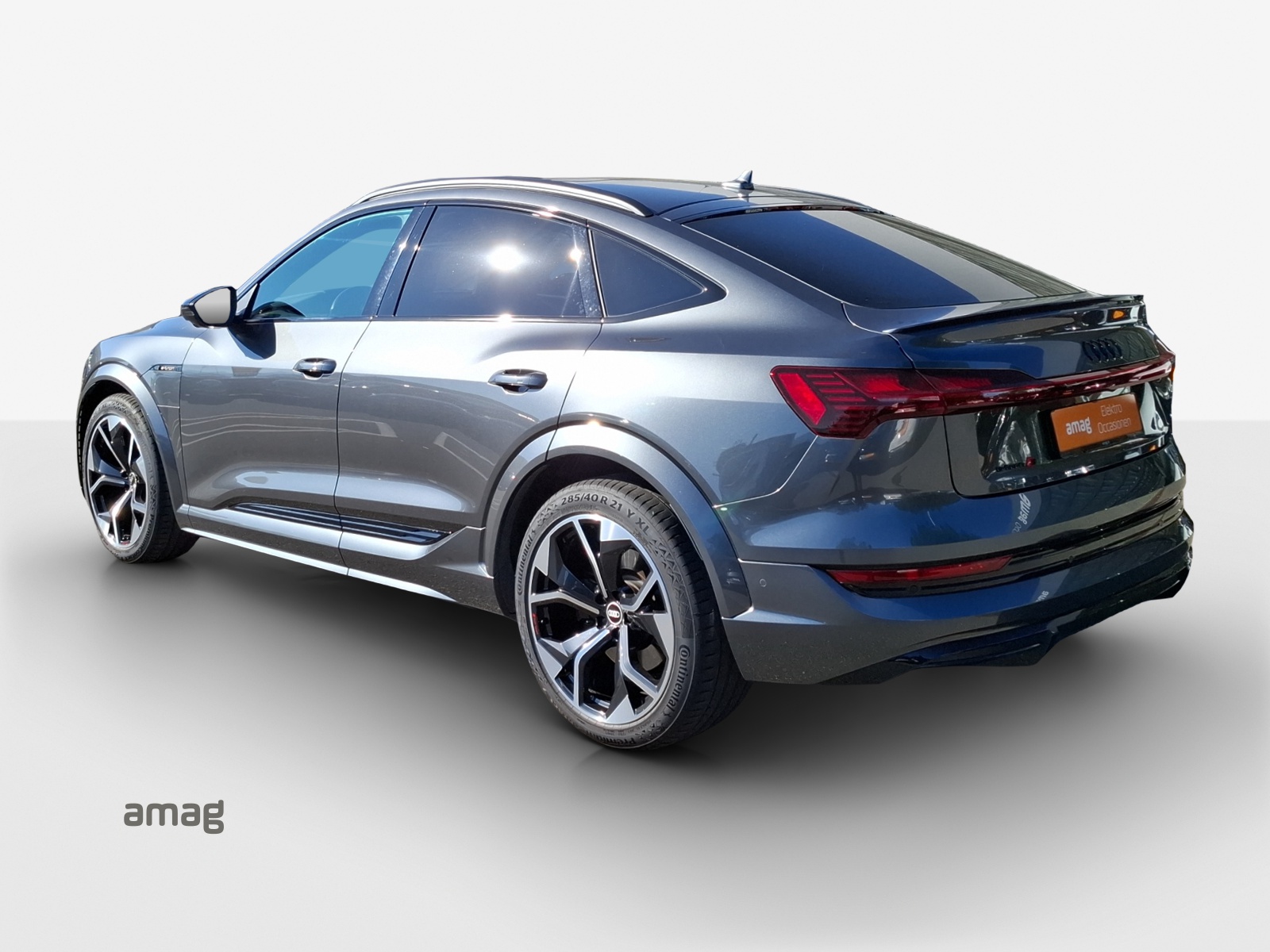 AUDI e-tron S Sportback quattro-showroom-element-2