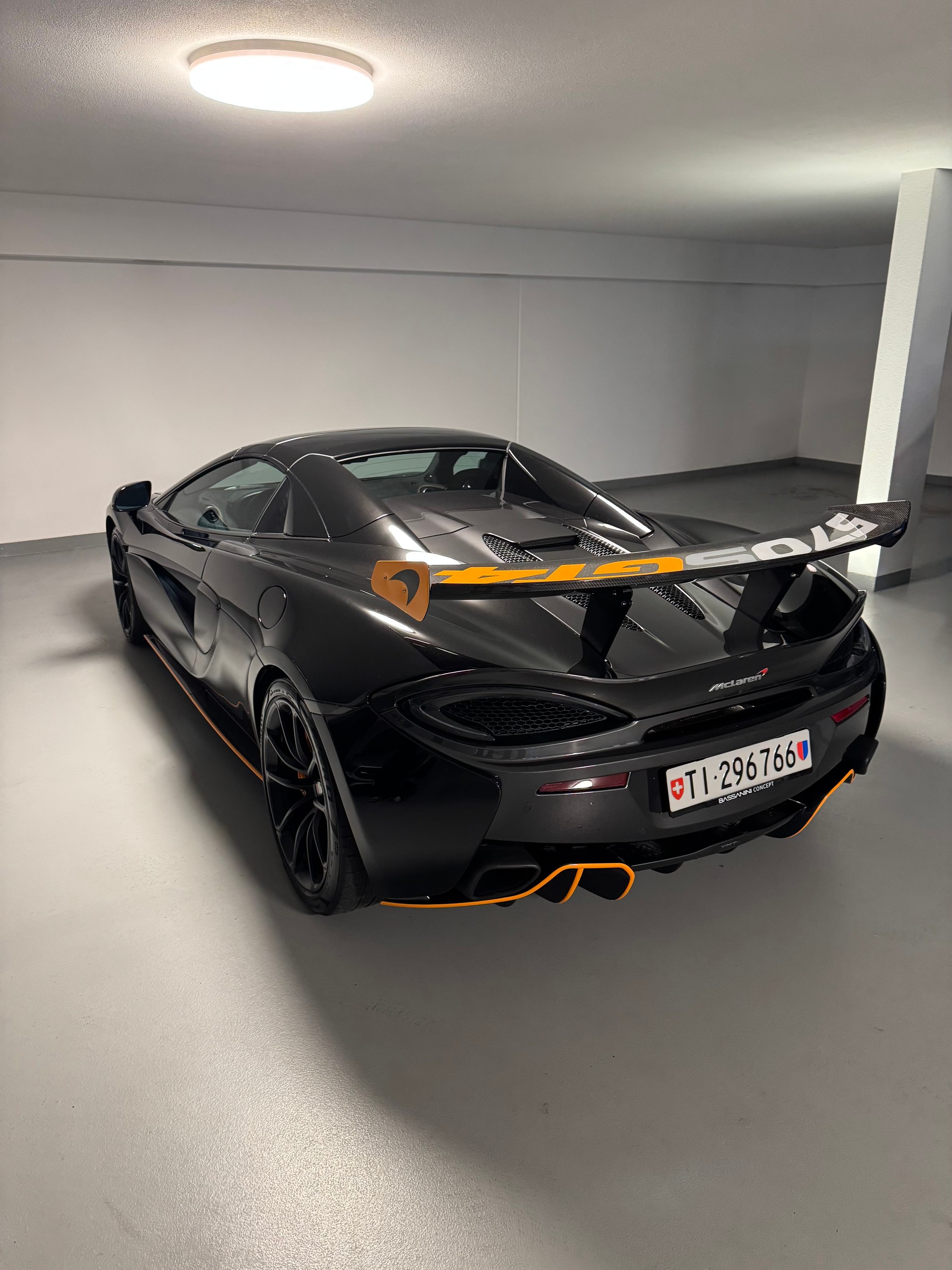McLAREN 570S Spider 3.8 V8 SSG-image-2