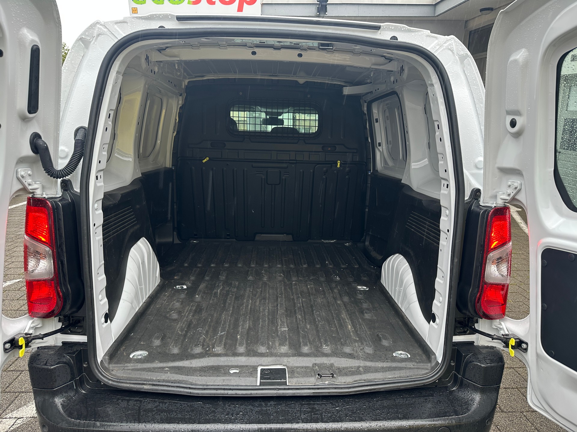 FIAT Doblo 1.5 BlueHDi L1 1000kg Swiss Plus A-image-18
