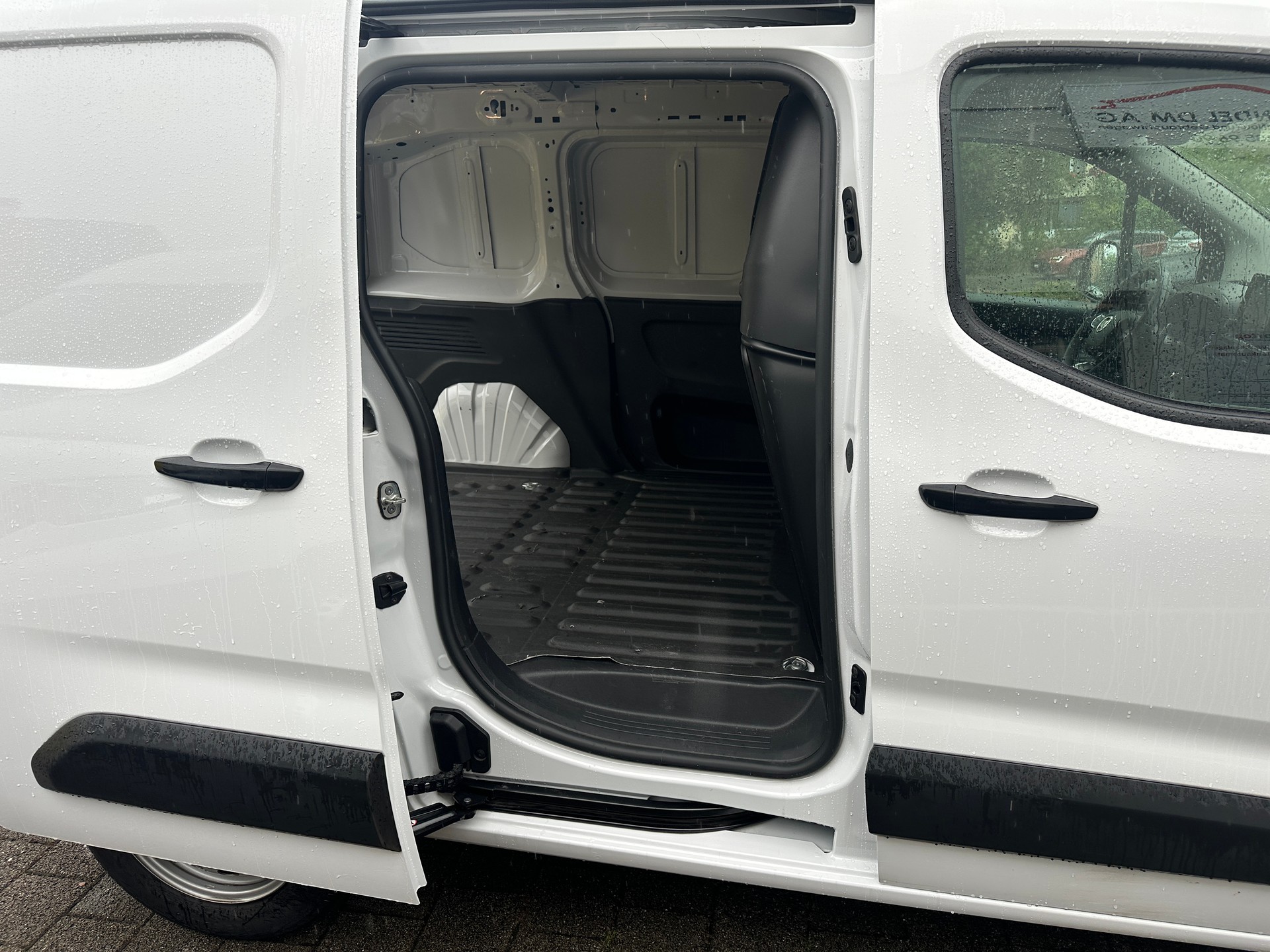 FIAT Doblo 1.5 BlueHDi L1 1000kg Swiss Plus A-image-16