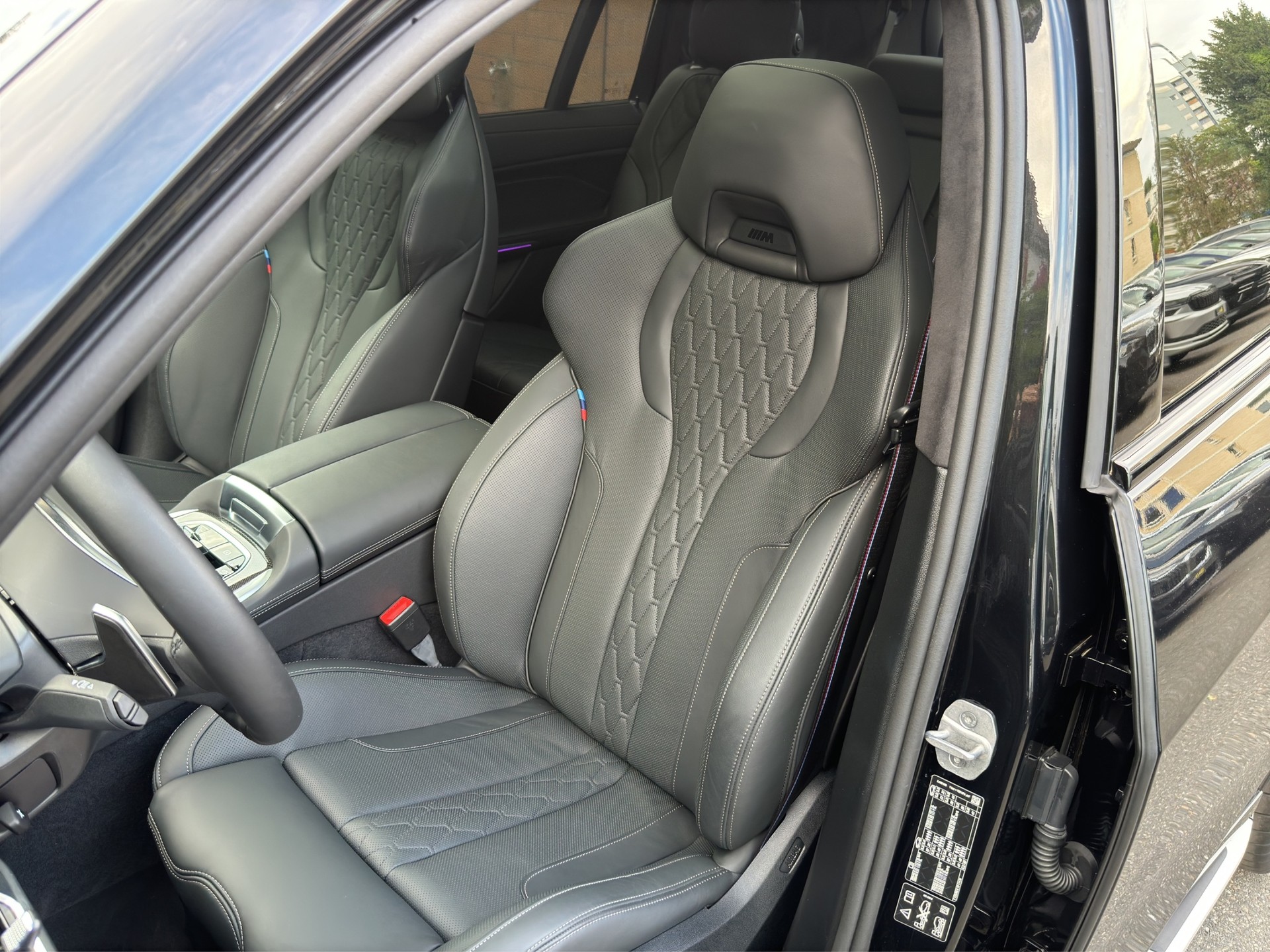 BMW X7 xDrive 48 40d M Sport Pro (CH) INDIVIDUAL FACELIFT-image-12