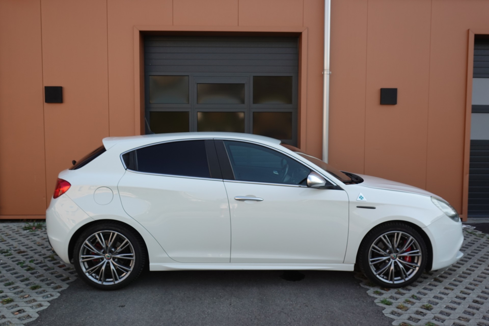 ALFA ROMEO Giulietta 1750 TBi Quadrifoglio Verde-showroom-element-3
