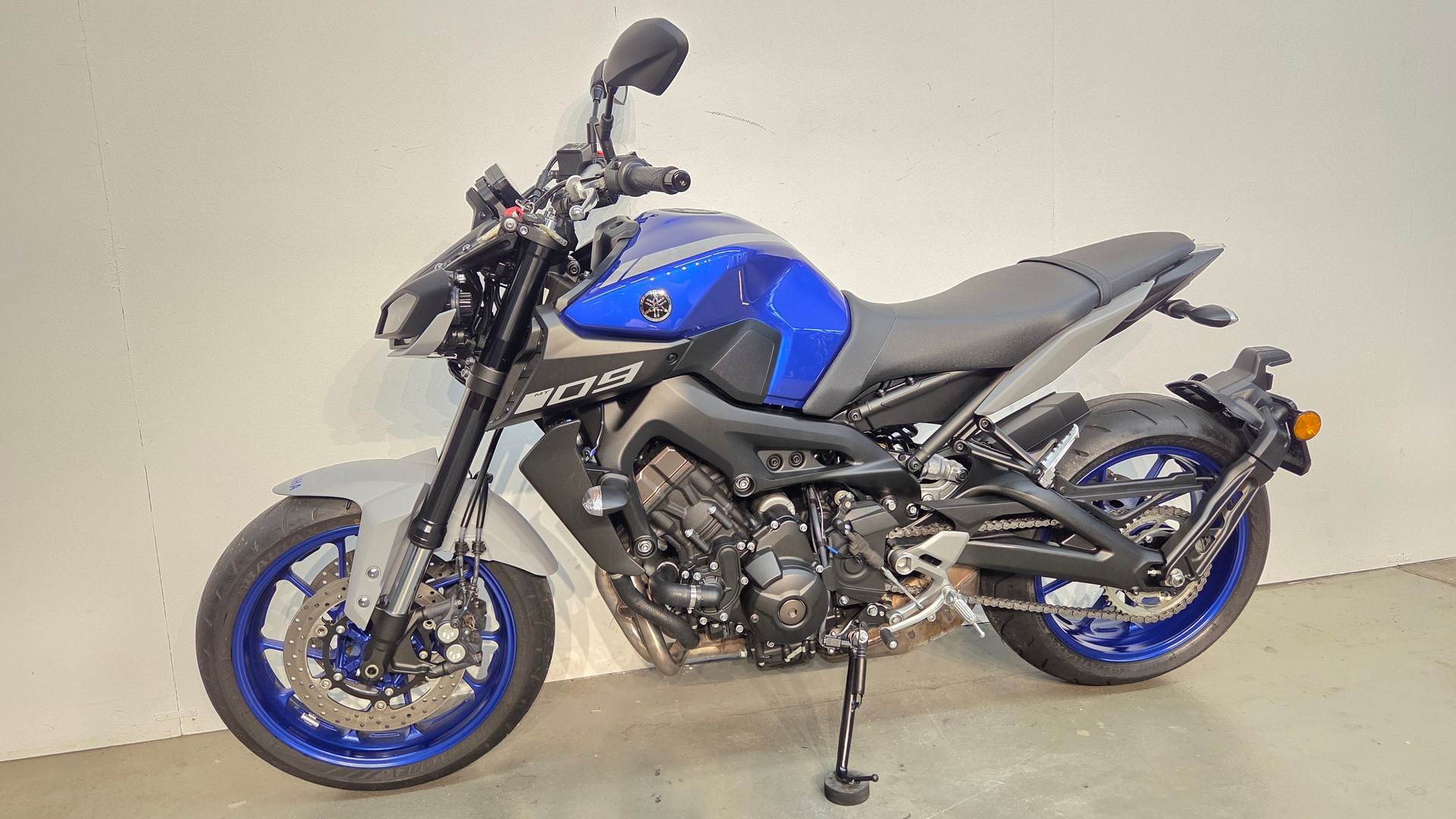 YAMAHA MT-09 ABS-showroom-element-3