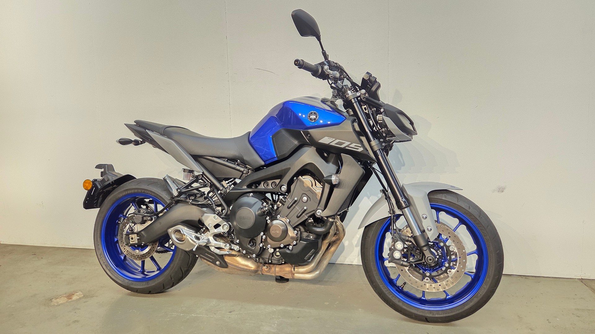 YAMAHA MT-09 ABS-showroom-element-2