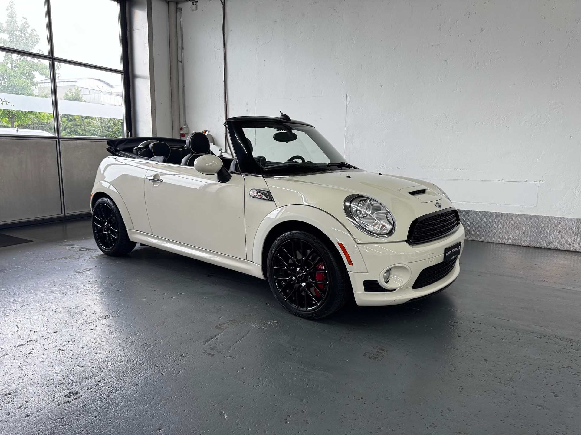 MINI Cooper John Cooper Works Cabriolet-showroom-element-3