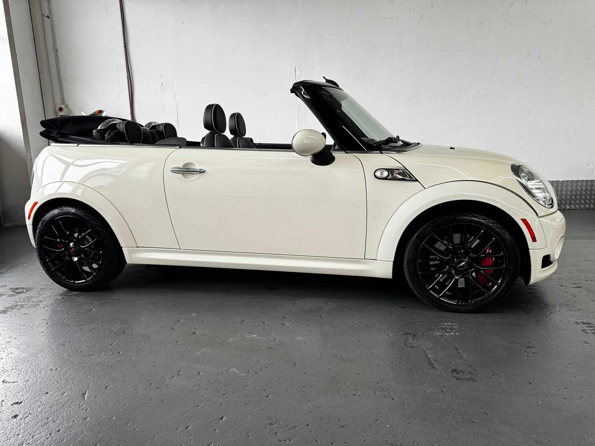 MINI Cooper John Cooper Works Cabriolet-image-13