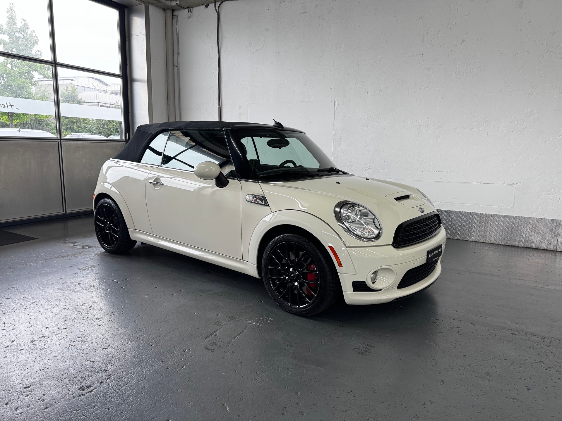 MINI Cooper John Cooper Works Cabriolet-showroom-element-2
