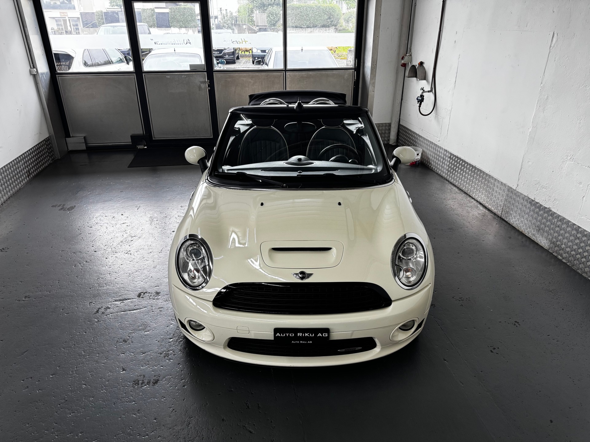 MINI Cooper John Cooper Works Cabriolet-image-5