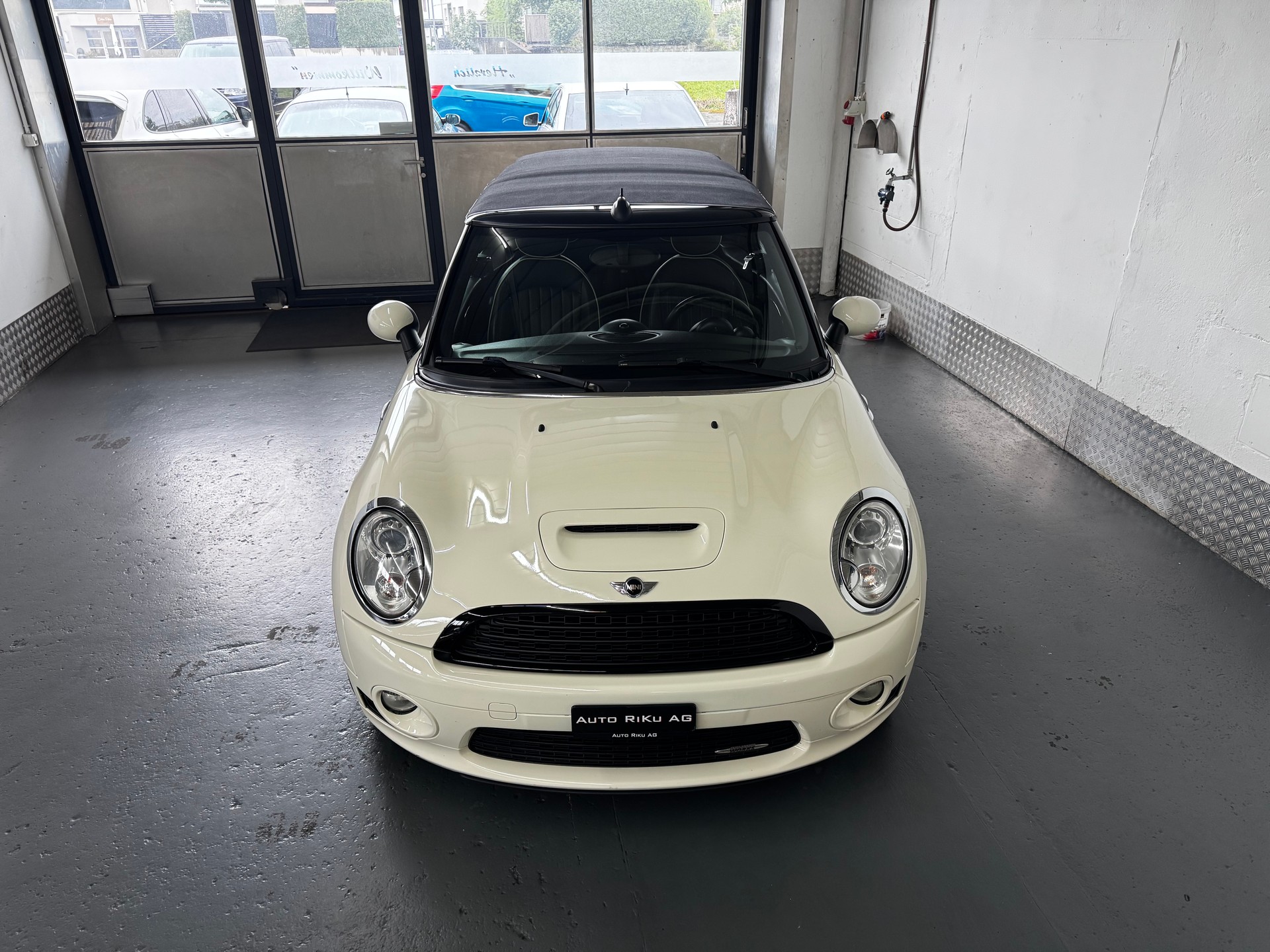MINI Cooper John Cooper Works Cabriolet-image-4