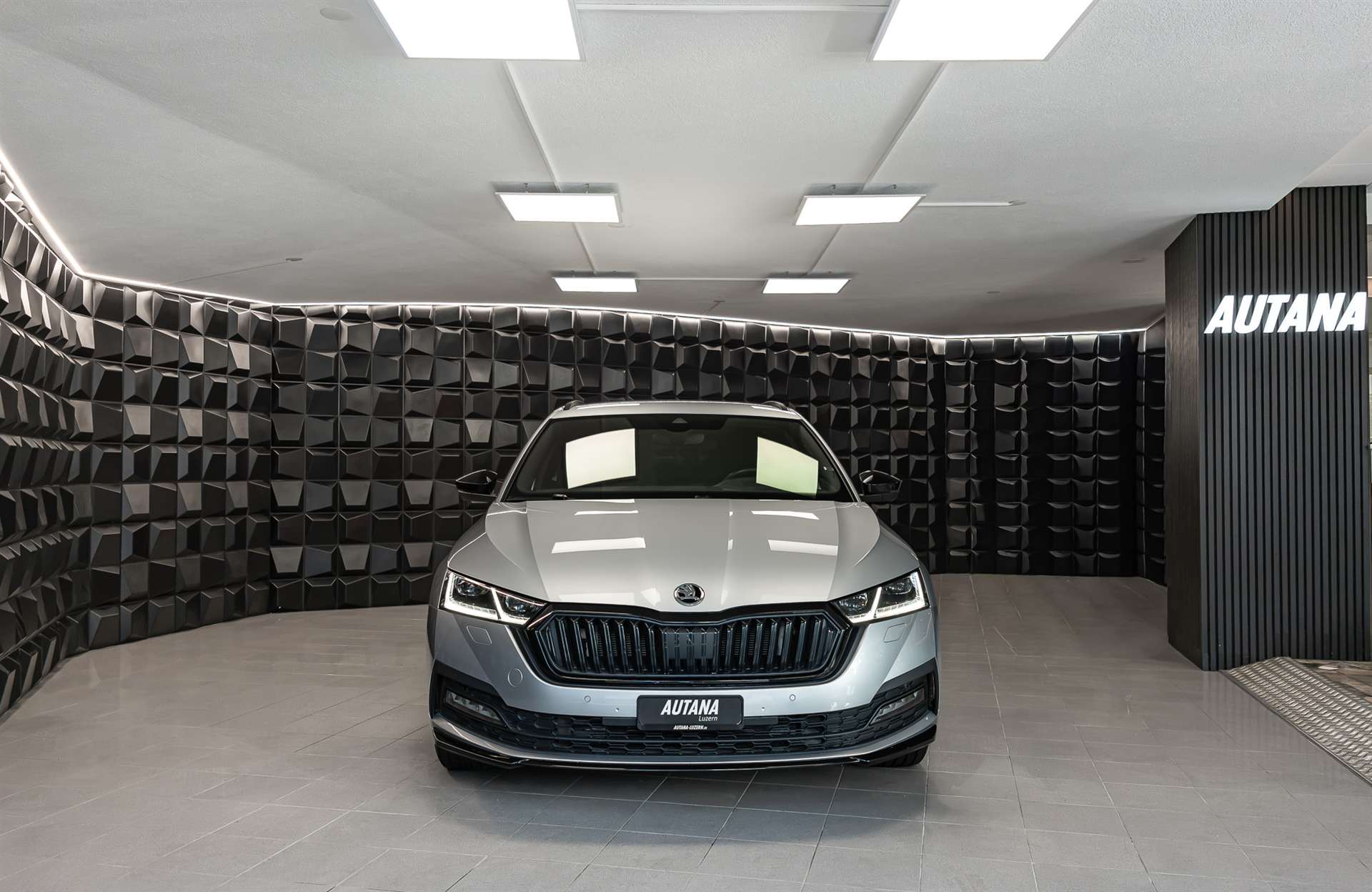 SKODA Octavia Combi 2.0 TDI DSG SportLine 4x4-showroom-element-3