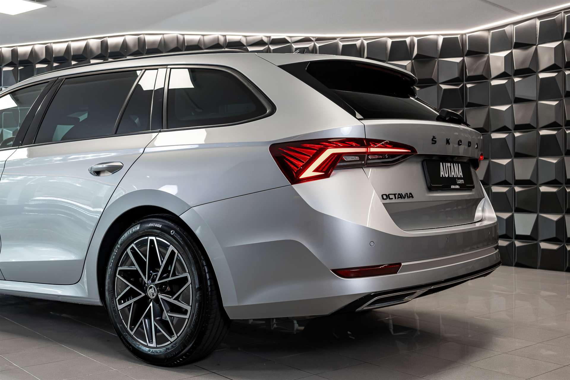SKODA Octavia Combi 2.0 TDI DSG SportLine 4x4-image-31