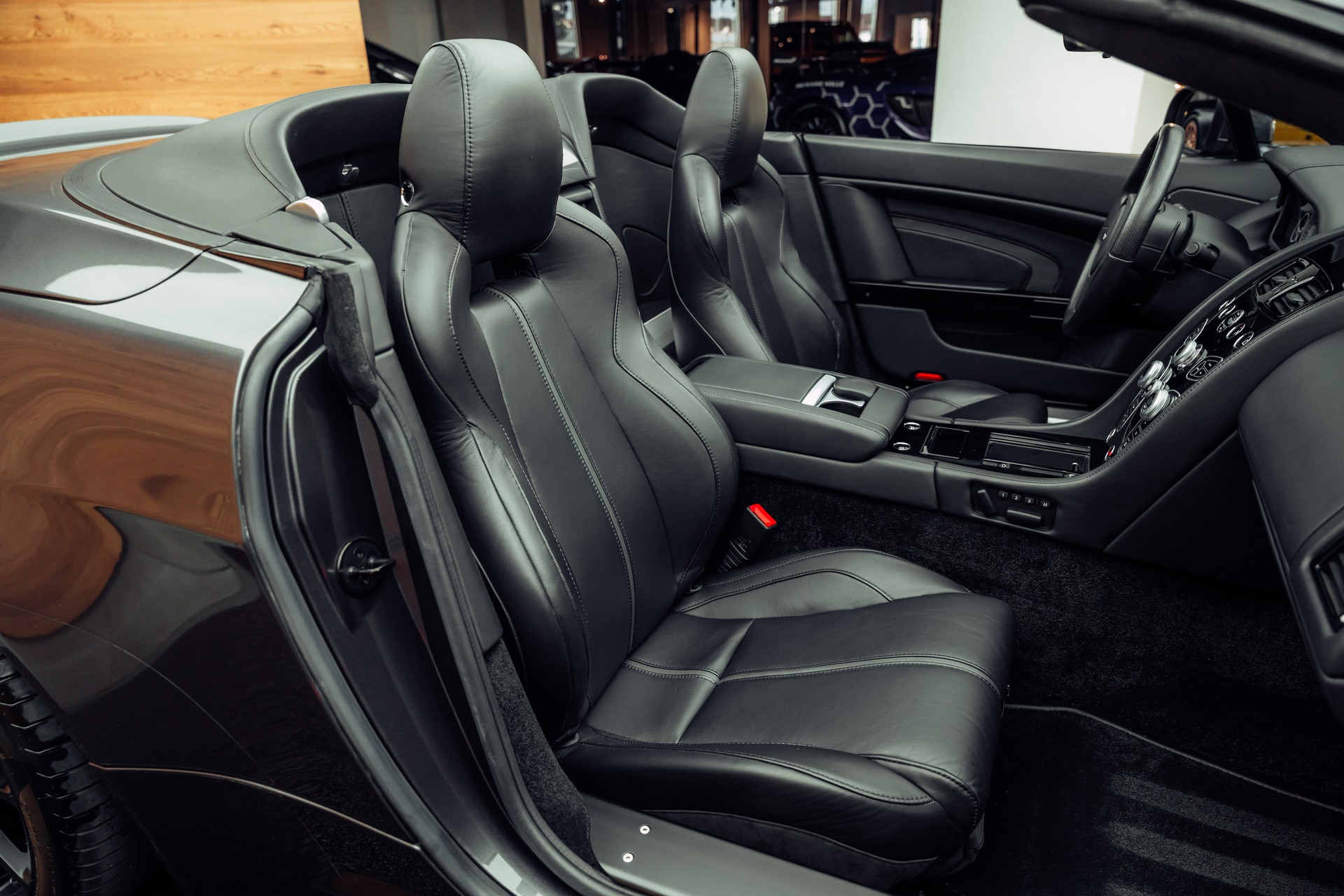 ASTON MARTIN V12 Vantage 5.9 S-image-5