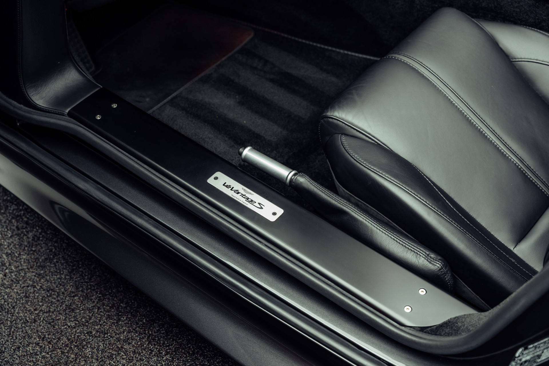 ASTON MARTIN V12 Vantage 5.9 S-image-11