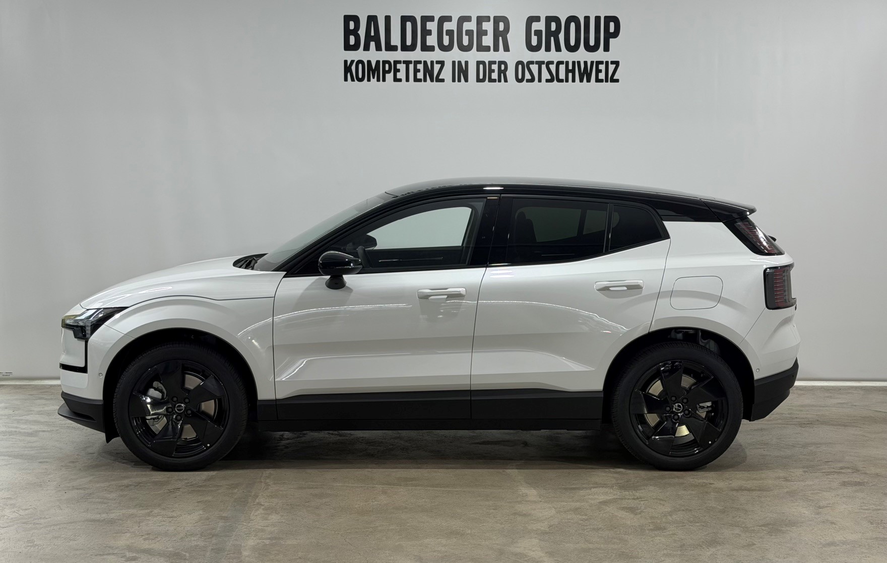 VOLVO EX 30 P8 Ultra XCENTRIC Black E-showroom-element-2