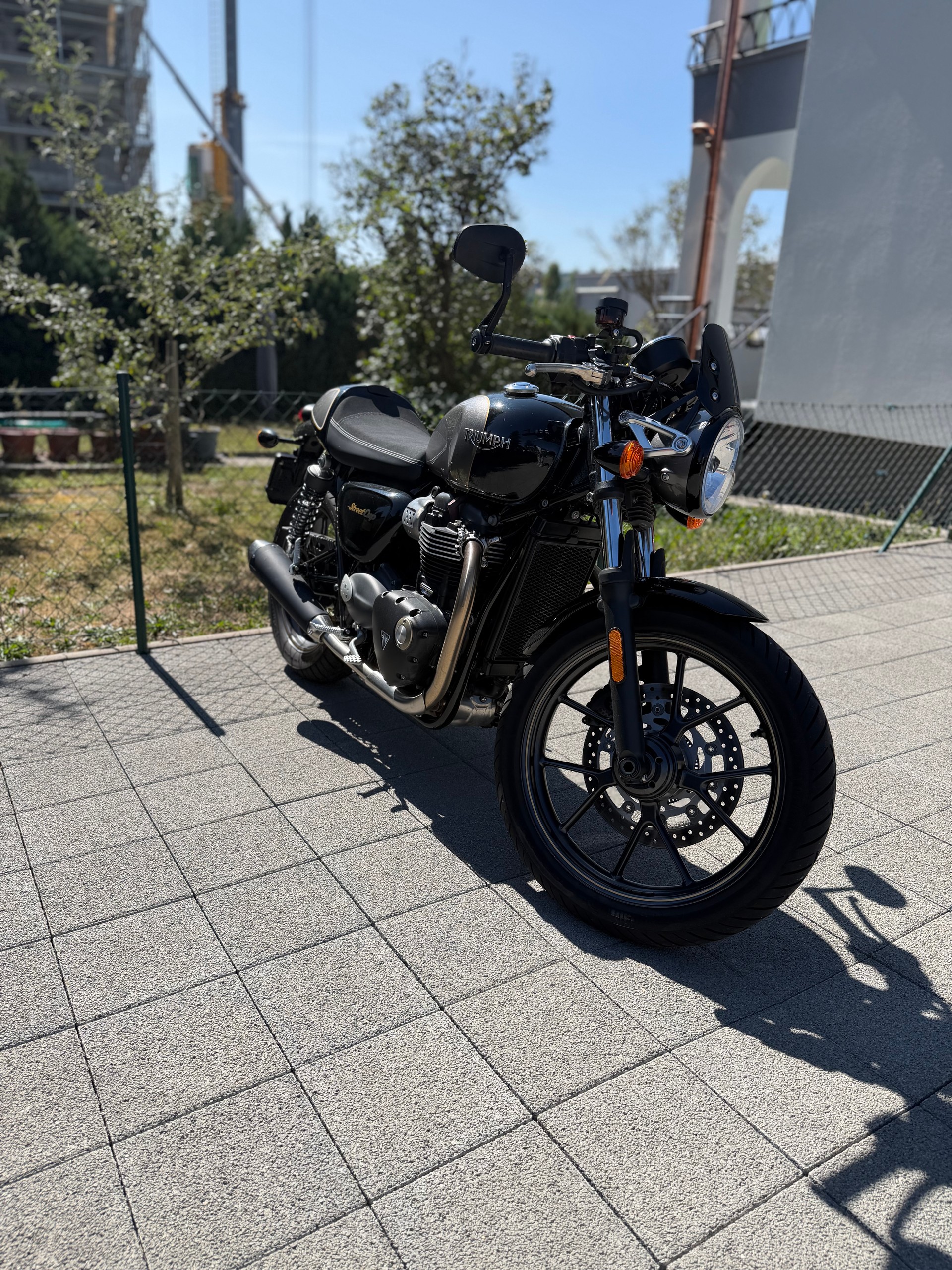 TRIUMPH Bonneville 900 Street Cup ABS-image-0