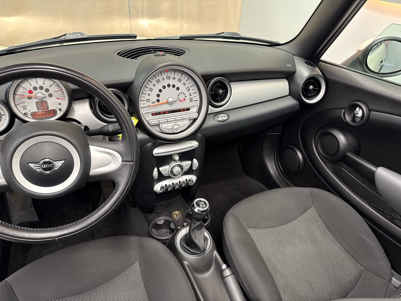 MINI Cooper Cabriolet-showroom-element-2